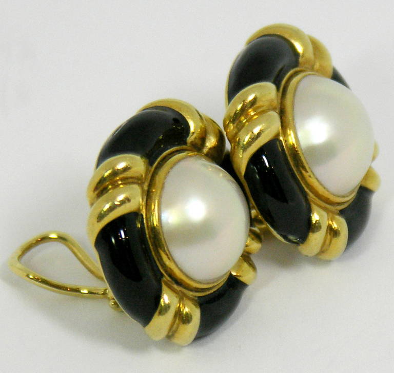 Black Enamel Mabe Pearl Earrings In Excellent Condition In Palm Beach, FL