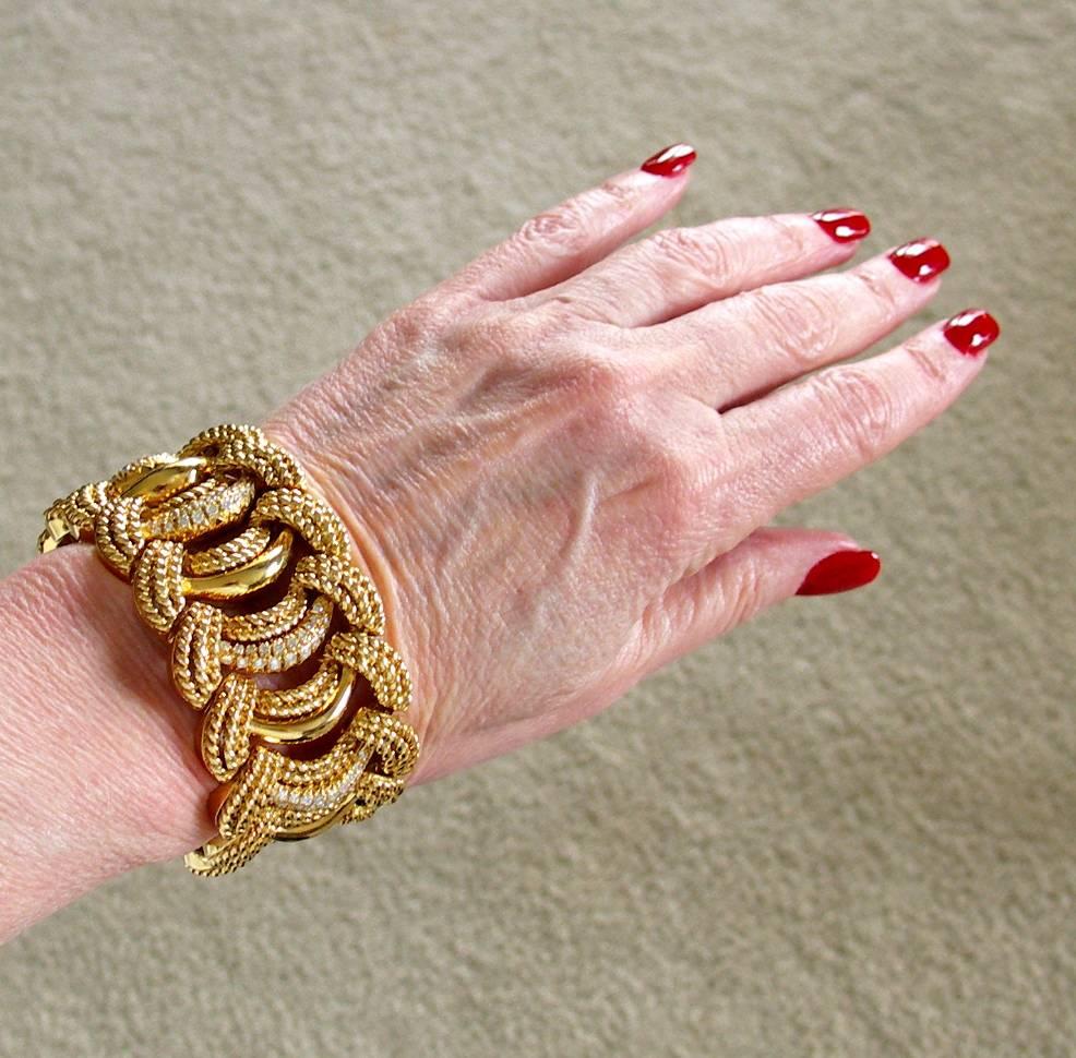 Armband aus hochglanzpoliertem Gold mit gedrehtem Seil und Diamanten 1