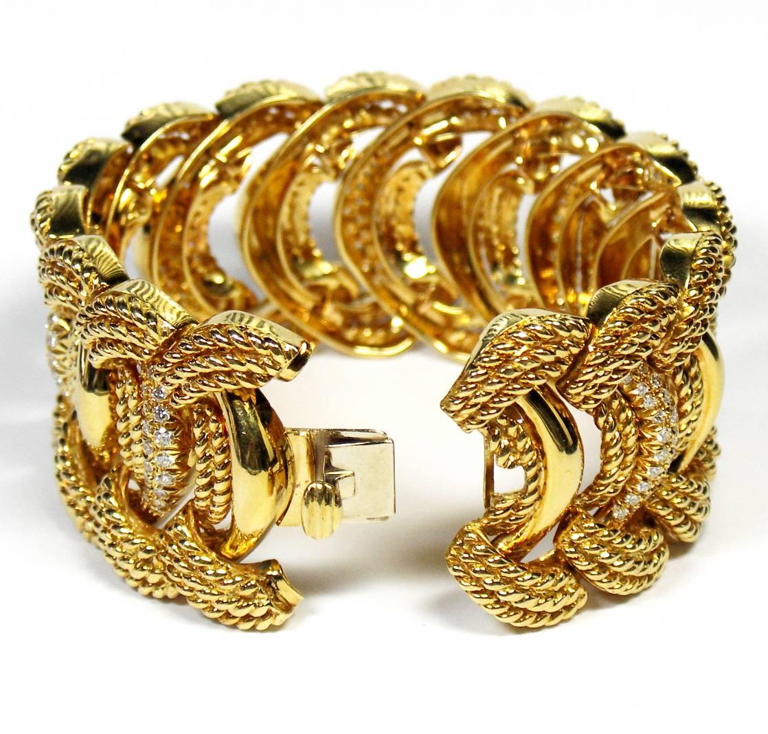 Armband aus hochglanzpoliertem Gold mit gedrehtem Seil und Diamanten im Zustand „Hervorragend“ in Palm Beach, FL