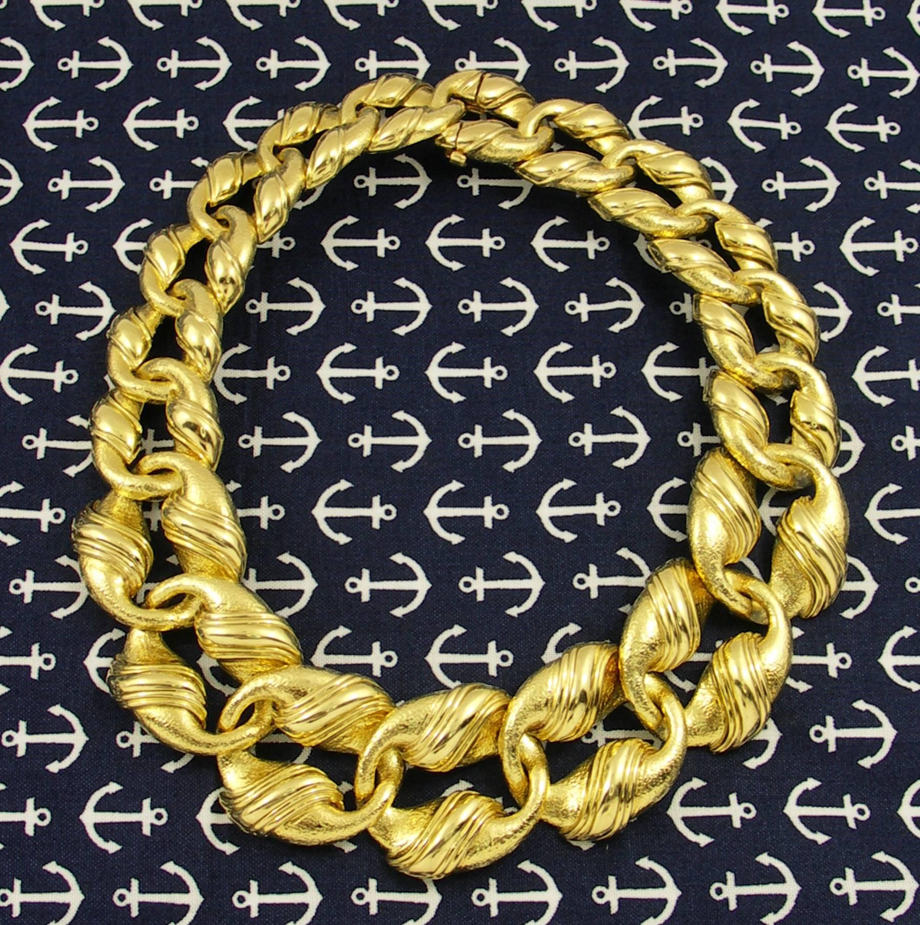 18kt., gold link necklace, with high polished and hammered finish, graduating in width from 1 inch to 1 1/4 inches, inside circumference is 13 1/2 inches, signed, and numbered David Webb. Weight 219 grams.