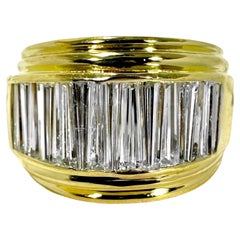 Vintage-Ring aus 18 Karat Gelbgold mit langenen, konisch zulaufenden Baguette-Diamanten auf der Oberseite