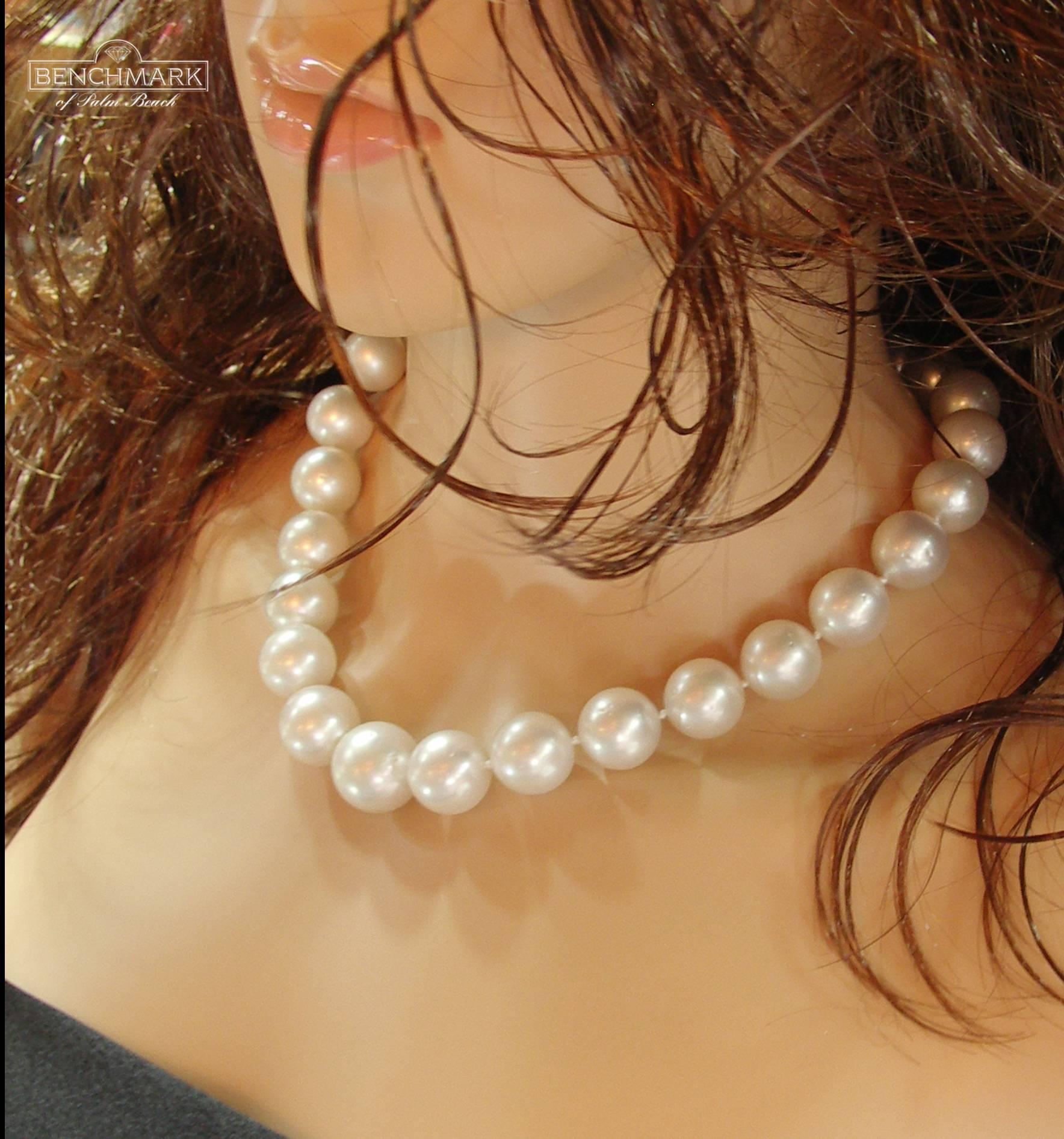 South Sea Pearl Necklace In Good Condition In Palm Beach, FL