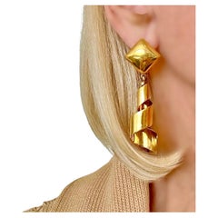 Boucles d
oreilles italiennes en or jaune 18 carats de 2 3/4 pouces de long