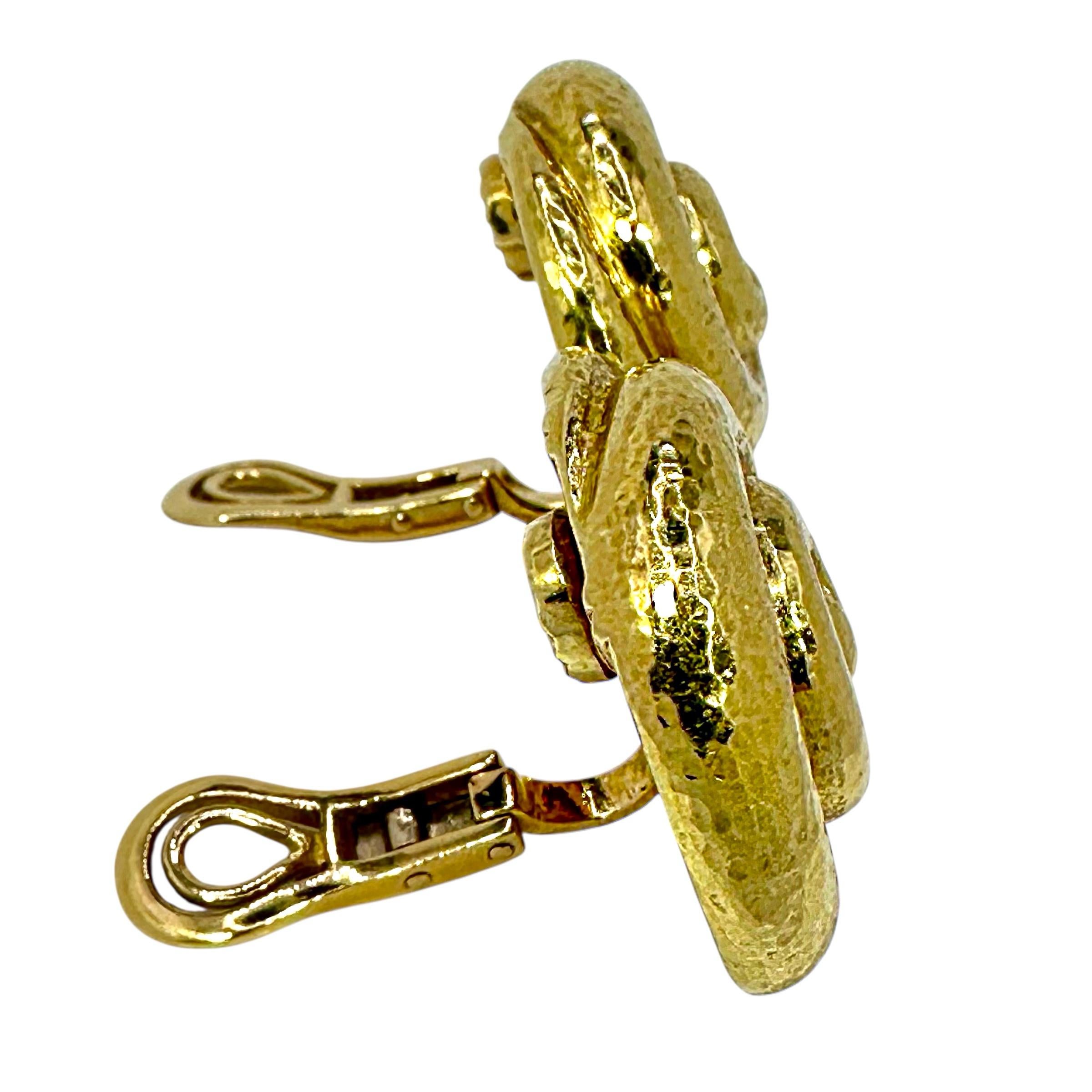 Boucles d'oreilles Nautilus en or jaune 18K martelé d'Elizabeth Gage 1 1/8 pouce de diamètre en vente 1