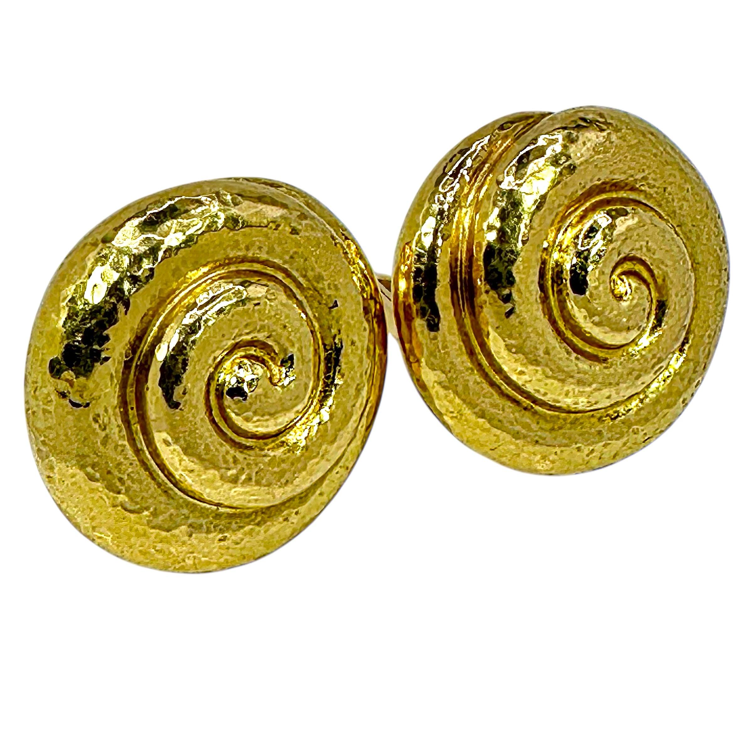 Boucles d'oreilles Nautilus en or jaune 18K martelé d'Elizabeth Gage 1 1/8 pouce de diamètre en vente 2