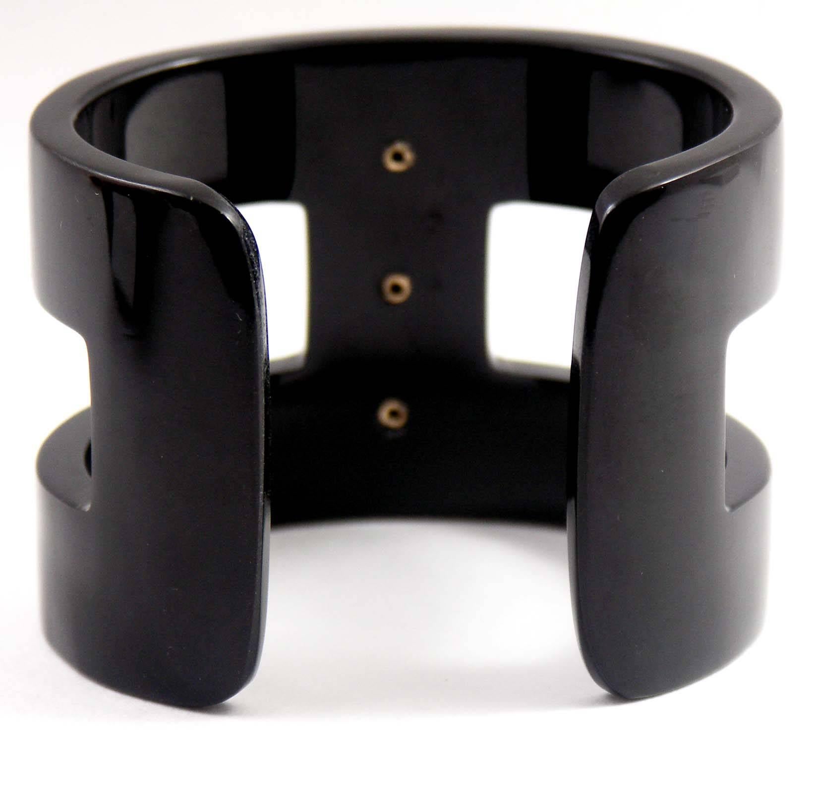 Great for travel! It's chic, lightweight with just the right touch of diamonds. 
The natural horn has been polished to show off it's beauty.
A stylish, black  horn bracelet measuring 1 15/16 inch wide (just under 2 inches), embellished with three