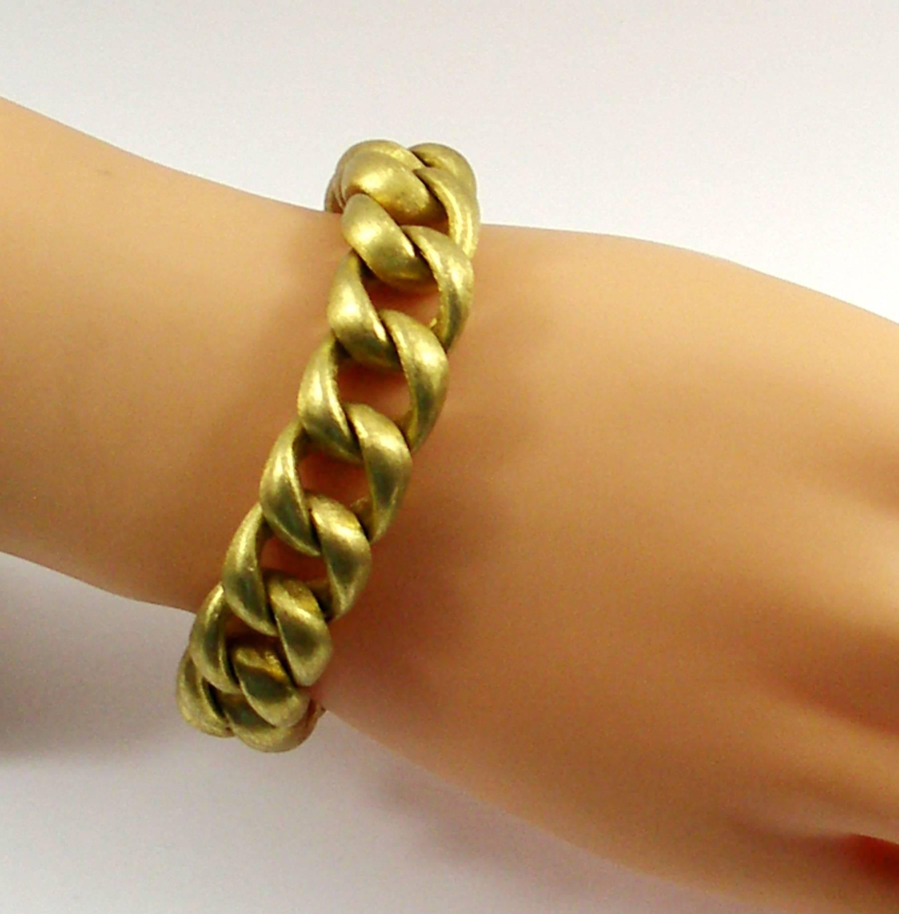 A richly Florentine finished bracelet in 18K yellow gold, comprised of 18 links, measuring 5/8 of an inch wide. Inside circumference measures 6 3/4 inches.