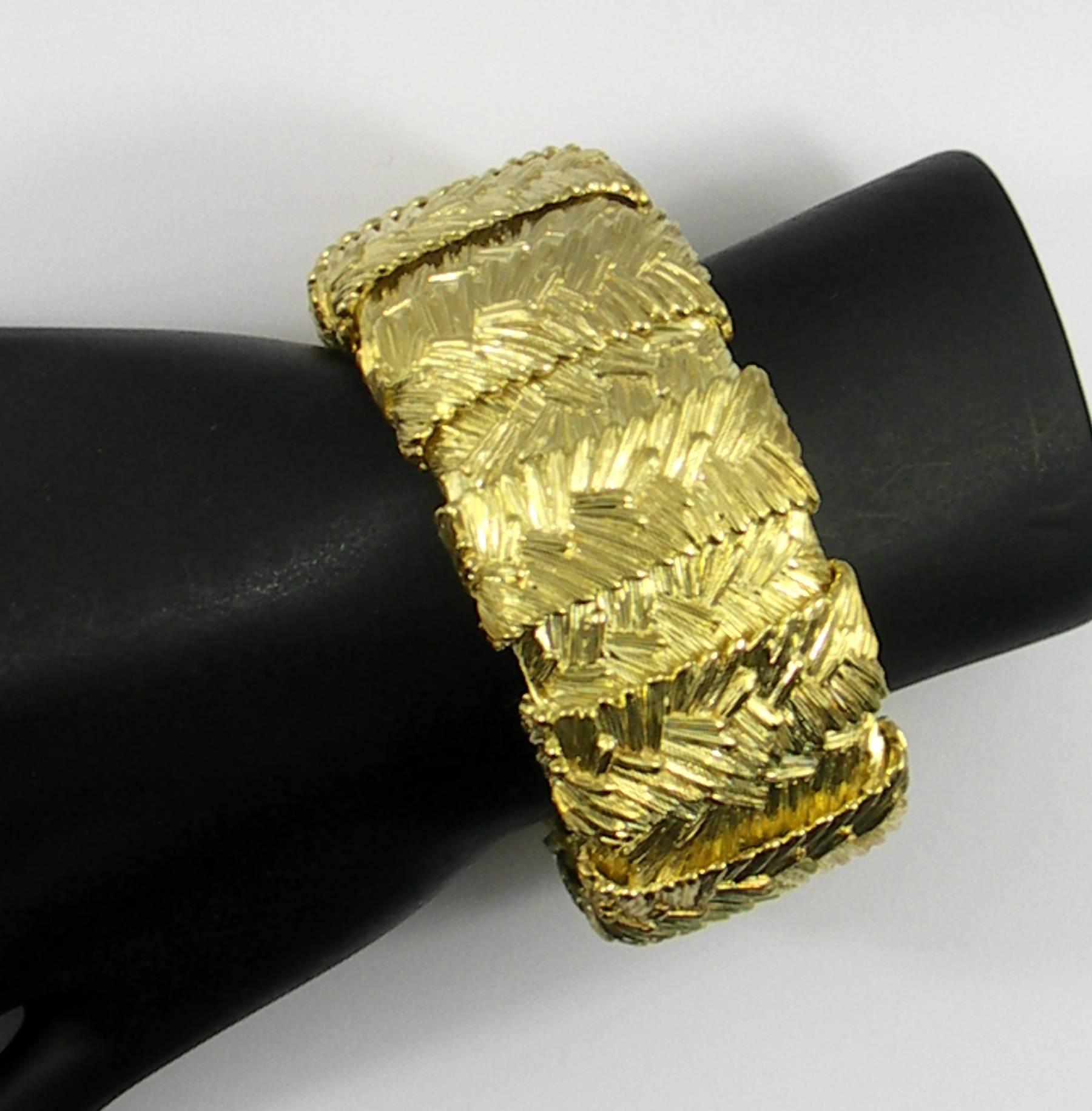 Deep Relief Organic Textured Gold Bracelet In Excellent Condition In Palm Beach, FL