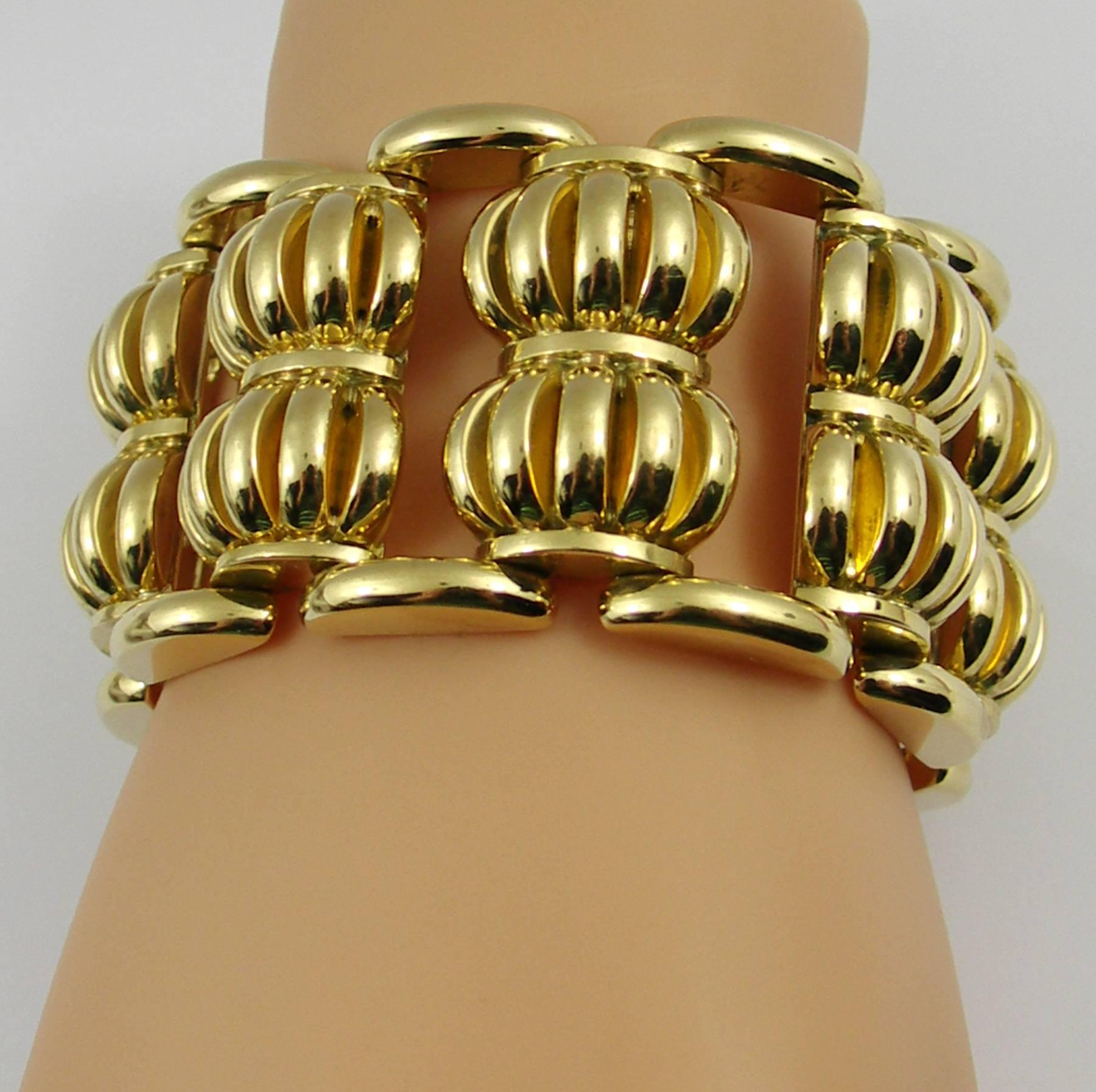 Midcentury Large Gold Bracelet In Excellent Condition In Palm Beach, FL