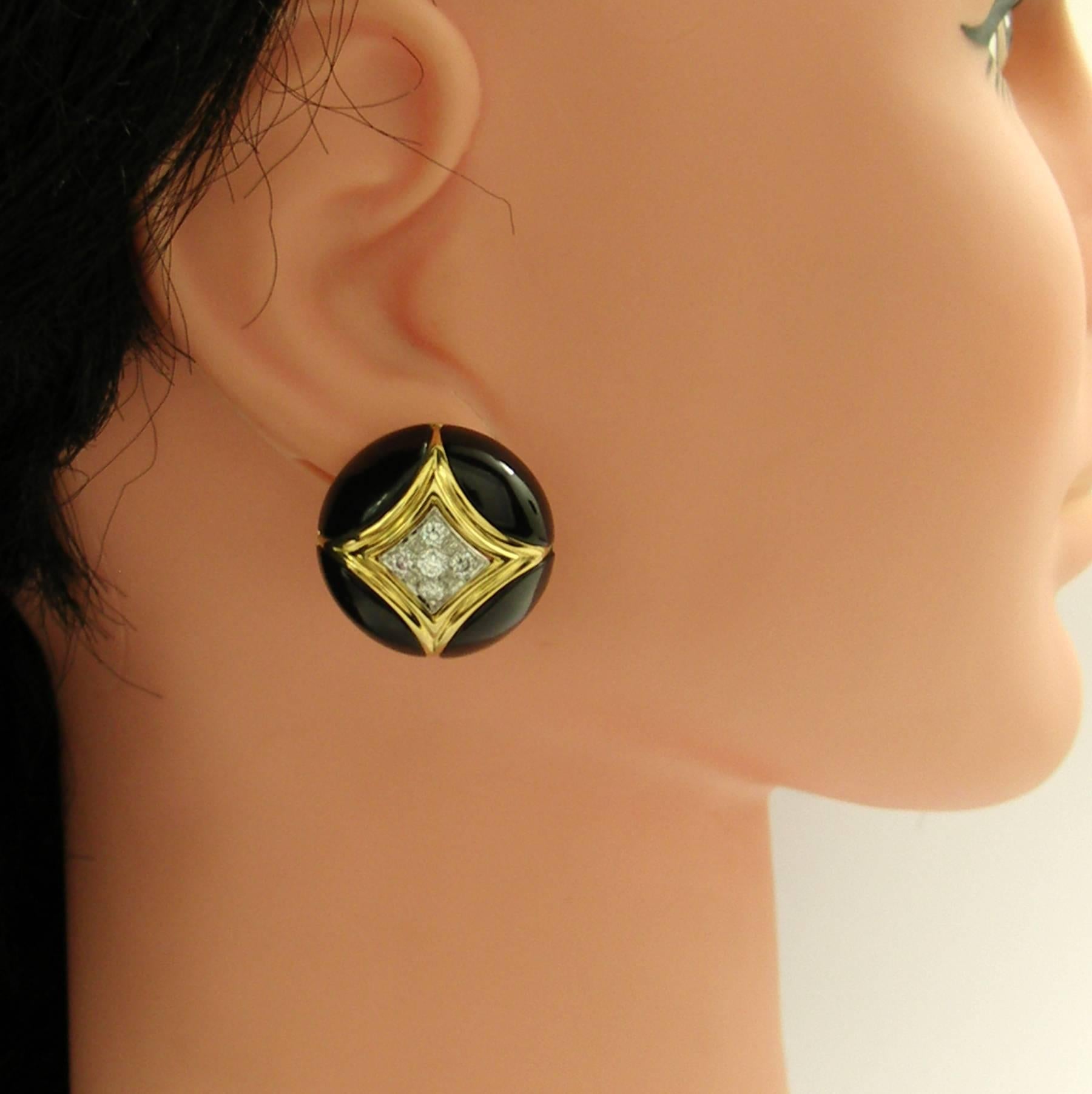 Van Cleef & Arpels Onyx and Diamond Gold Earrings In Excellent Condition In Palm Beach, FL