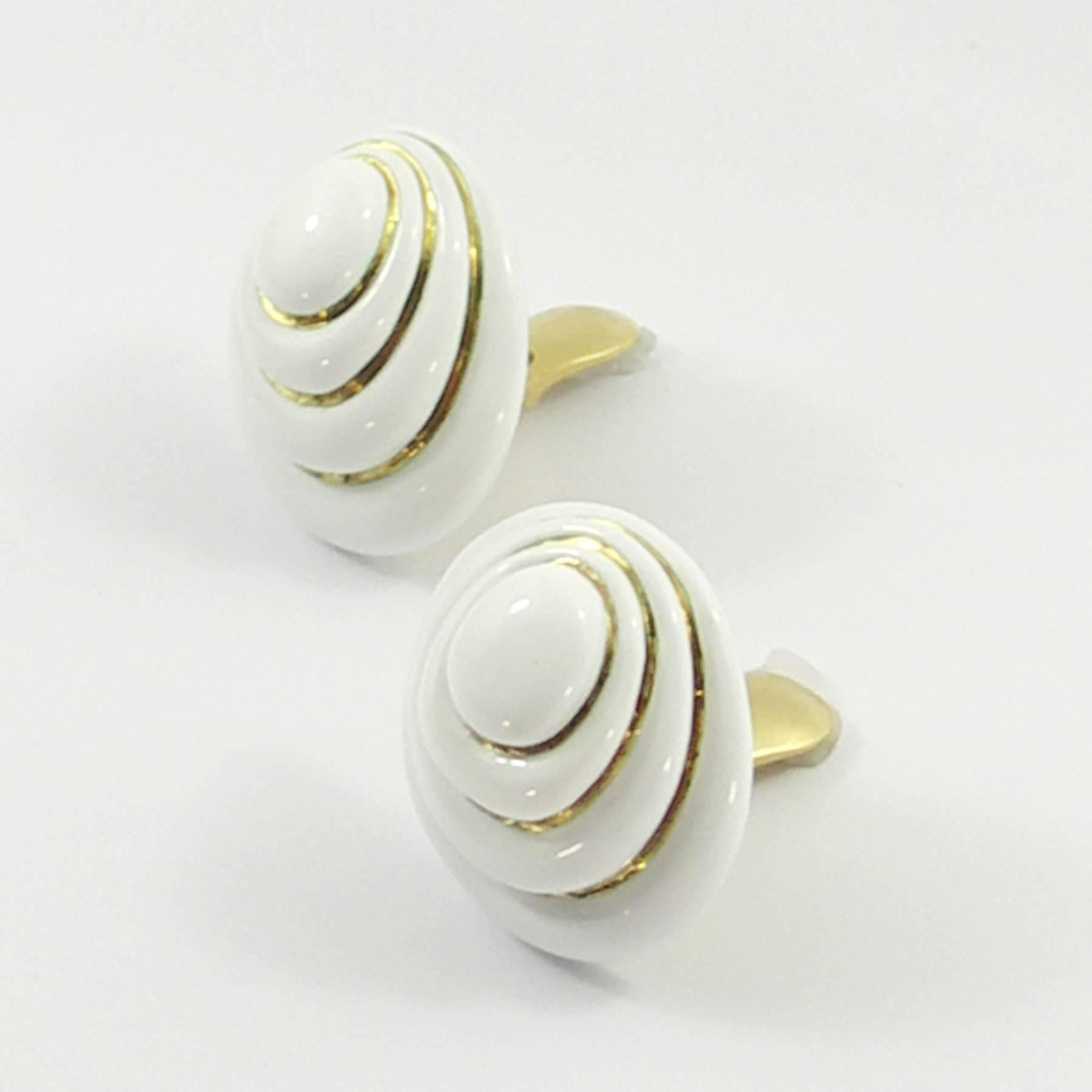 David Webb White Enamel Yellow Gold Oval Shaped Earrings In Excellent Condition In Palm Beach, FL