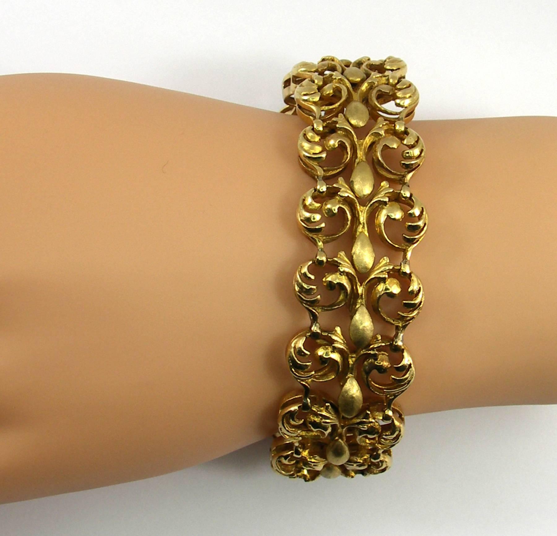 Women's Gold Floral Design Link Bracelet