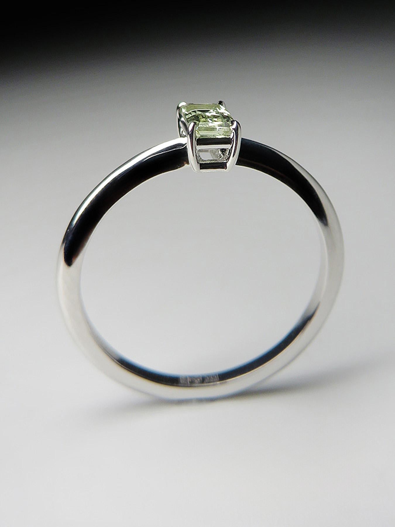 Heliodor Gold Ring Yellowish Green Beryl Unisex Engagement Minimalism Ring In New Condition In Berlin, DE