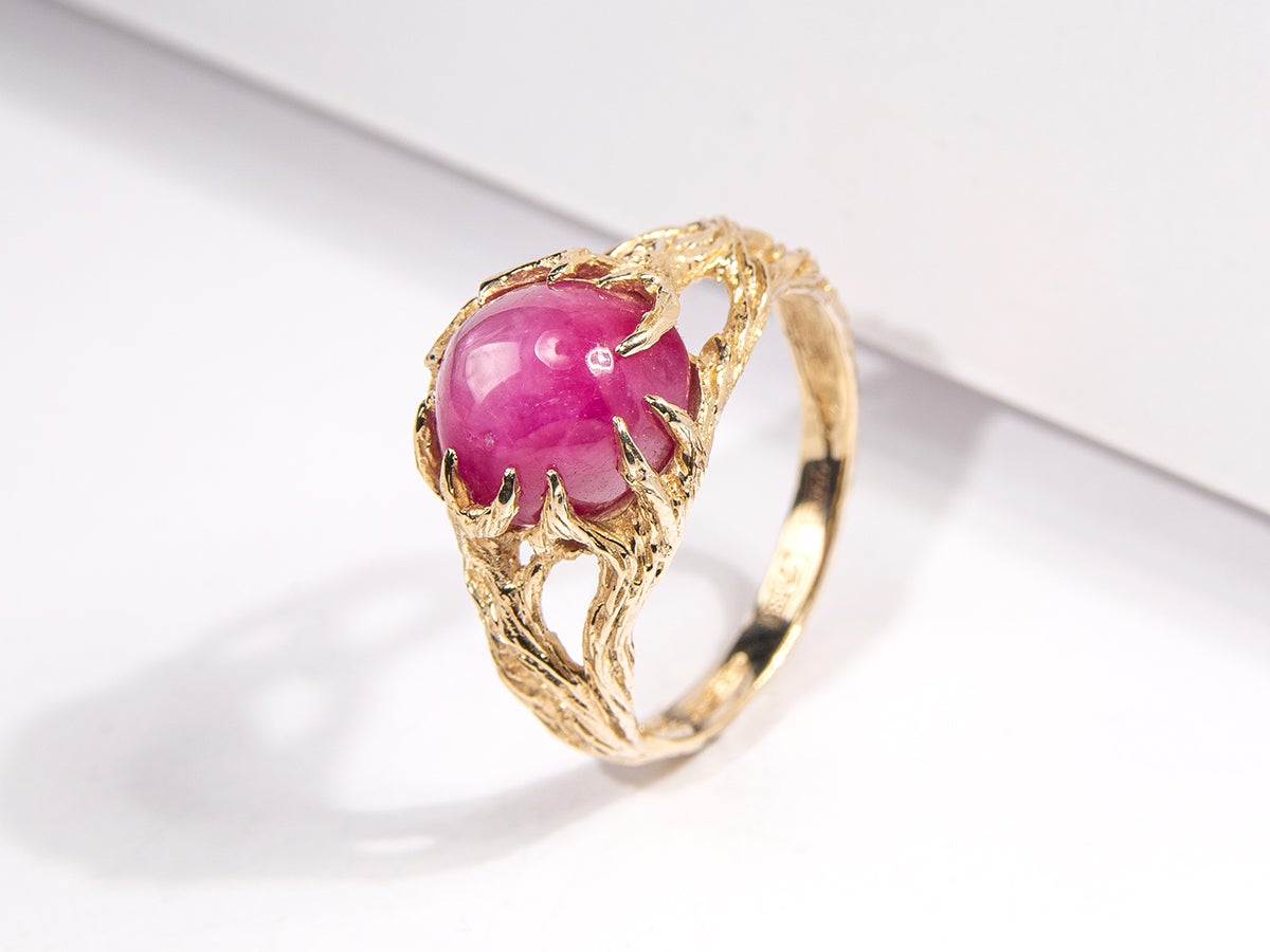 Star Ruby Gelbgold Ring Natürlicher Cabochon Edelstein Rosa Unisex Verlobungsring (Romantik) im Angebot