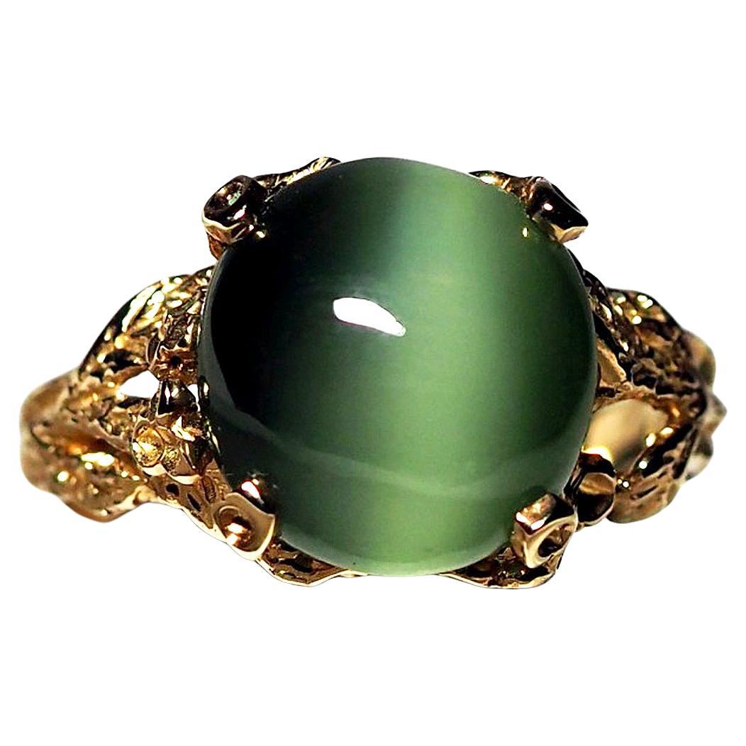 Bague de fiançailles chats oeil de chat effet chatoyant en or et jade néphrite verte