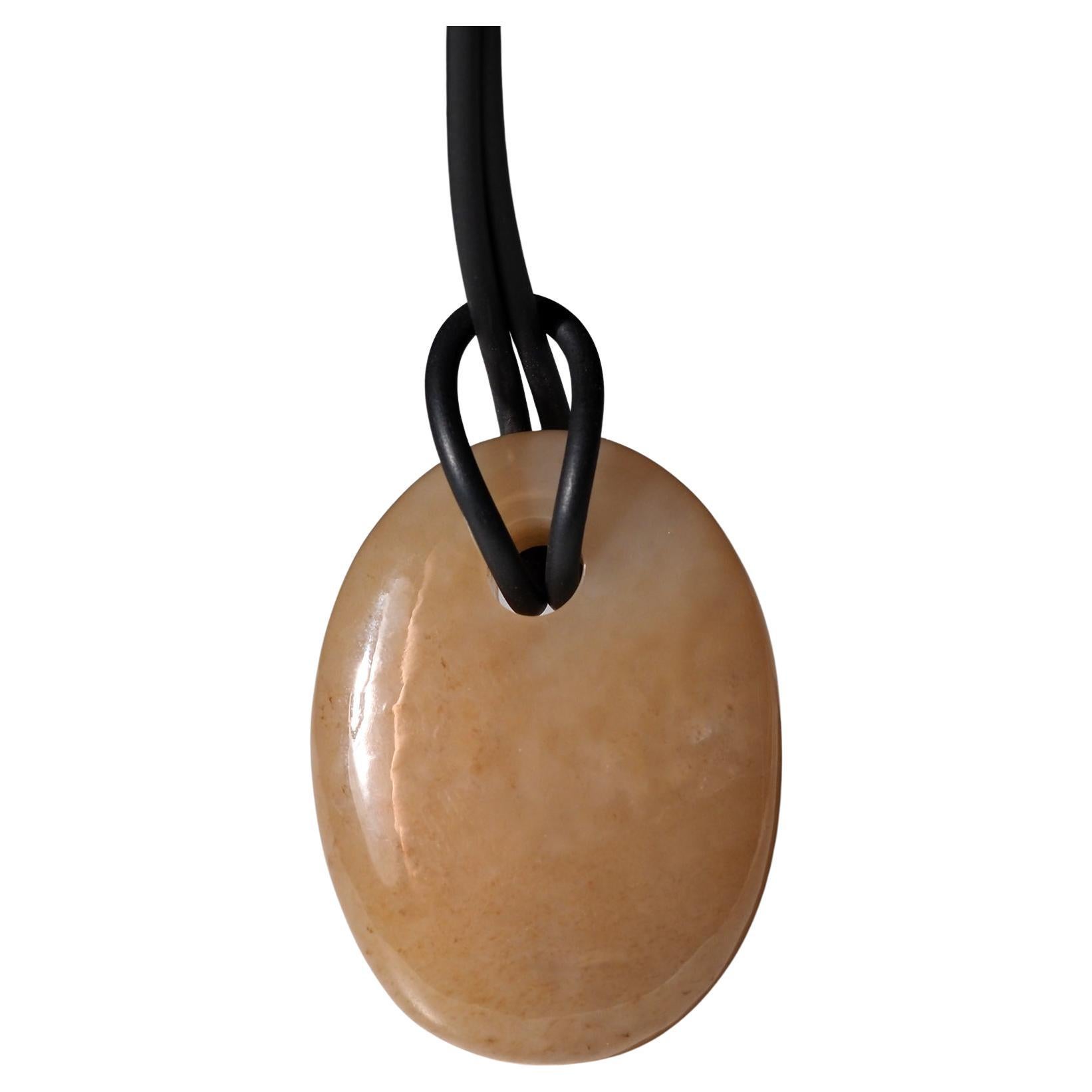 Honig Jade Anhänger auf Gummi Opaque Oval Nephrit Cabochon natürlichen Edelstein im Angebot