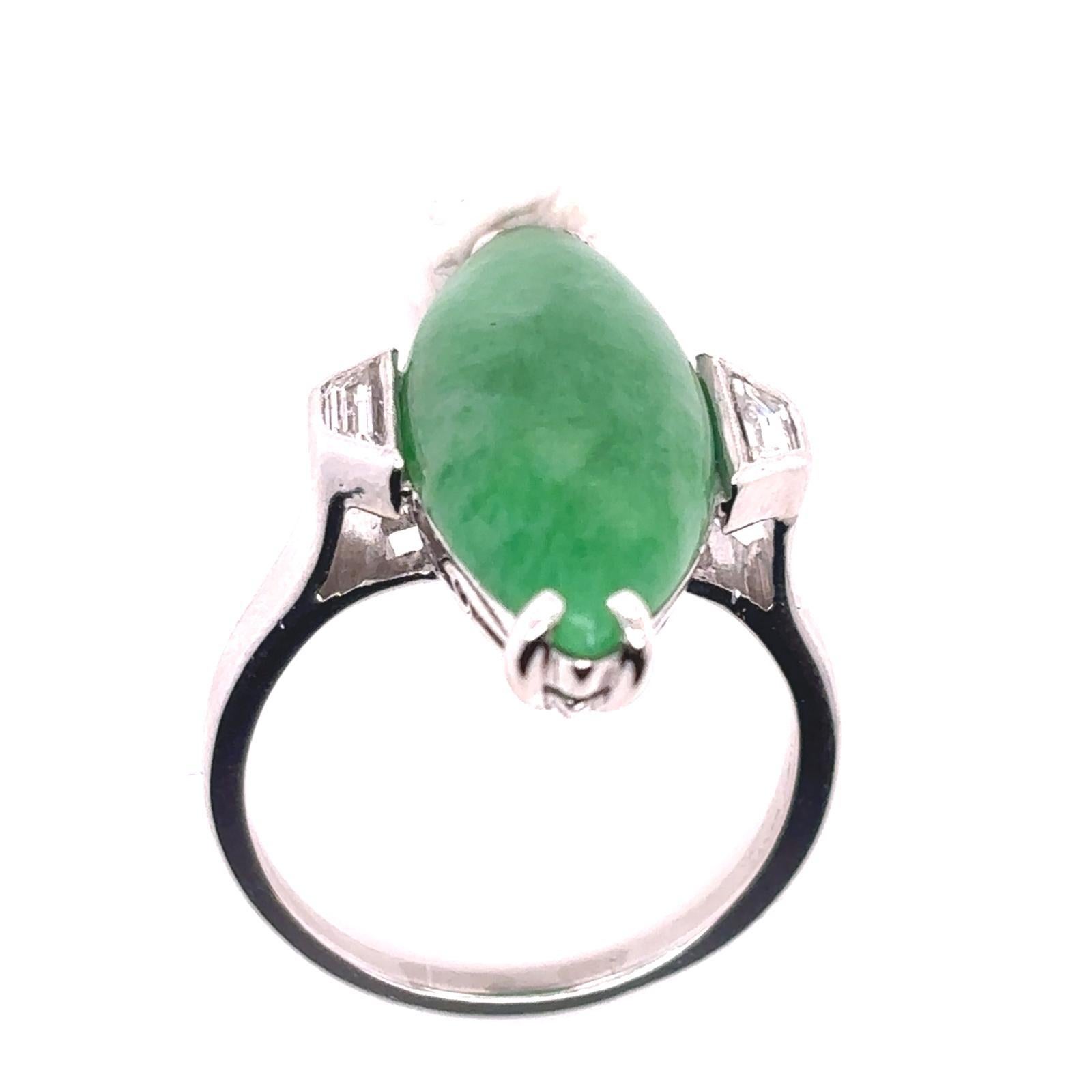 Taille cabochon Bague Vintage Jadeite Diamant Platine Circa 1940 en vente