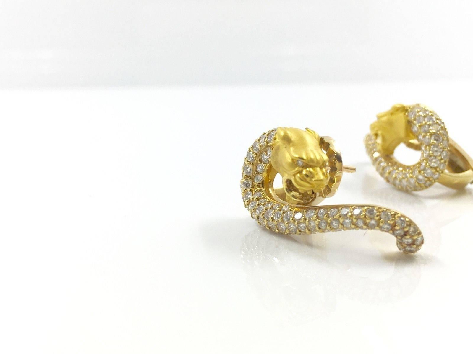 Carrera y Carrera Diamond Gold Panther Earrings In Excellent Condition In Miami, FL