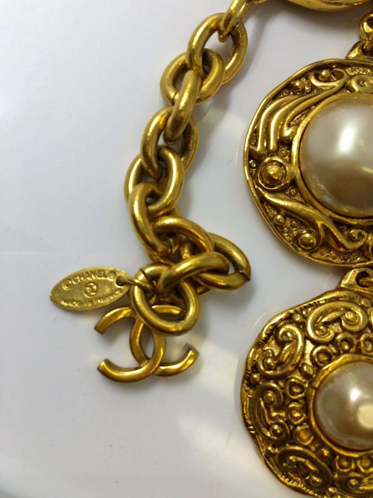 Chanel Vintage Gold and Faux Pearl Chain Necklace For Sale 1