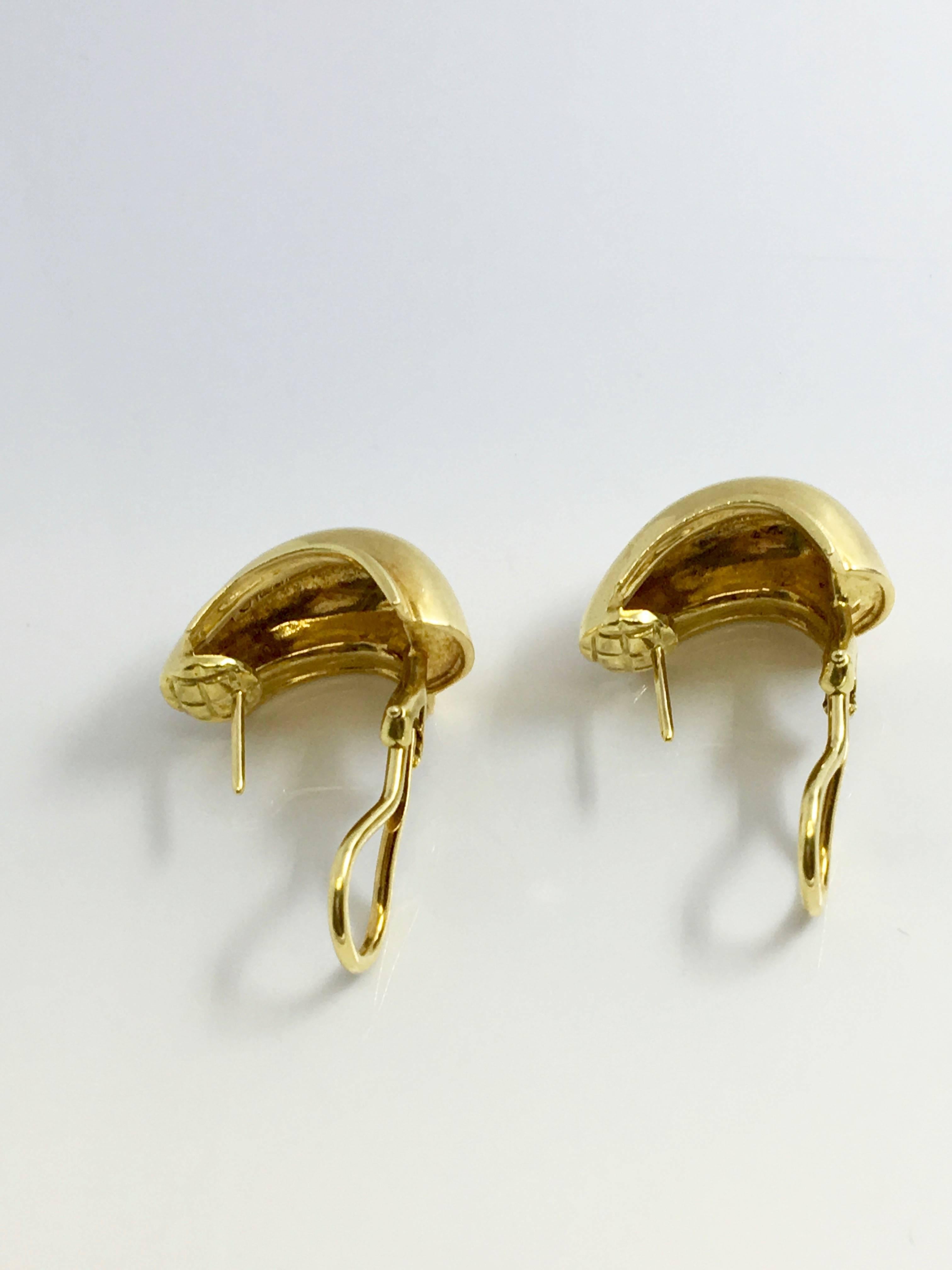
Metal: 18k Yellow Gold
Measurements: 21mm x 13mm
Weight: 13 grams

These earrings are for pierced ears 
Hallmarks: T & Co  Paloma Picasso 750

These earrings are for pierced ears.
