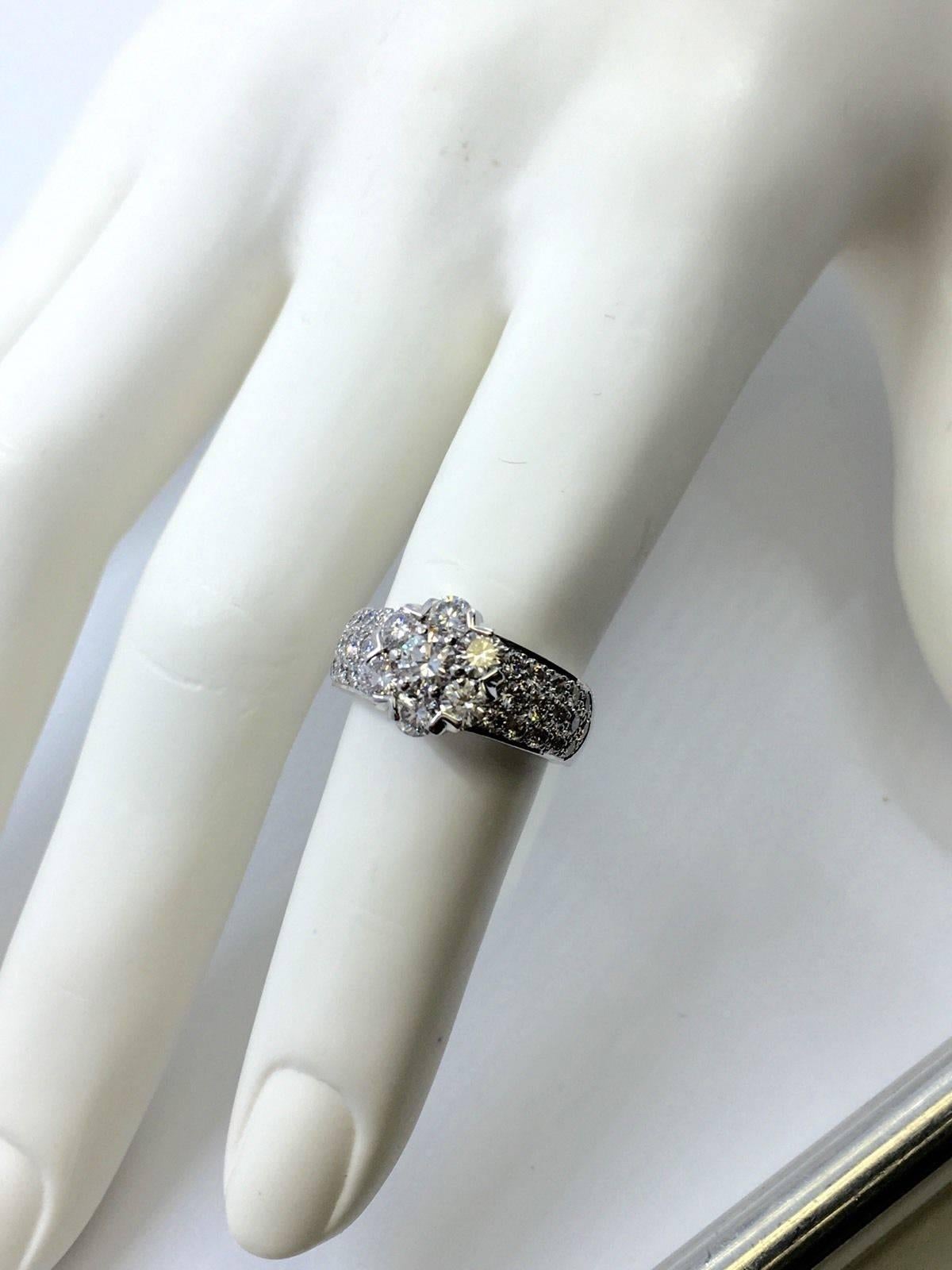 Van Cleef & Arpels Large Diamond Fleurette Floral Ring In Excellent Condition For Sale In Miami, FL