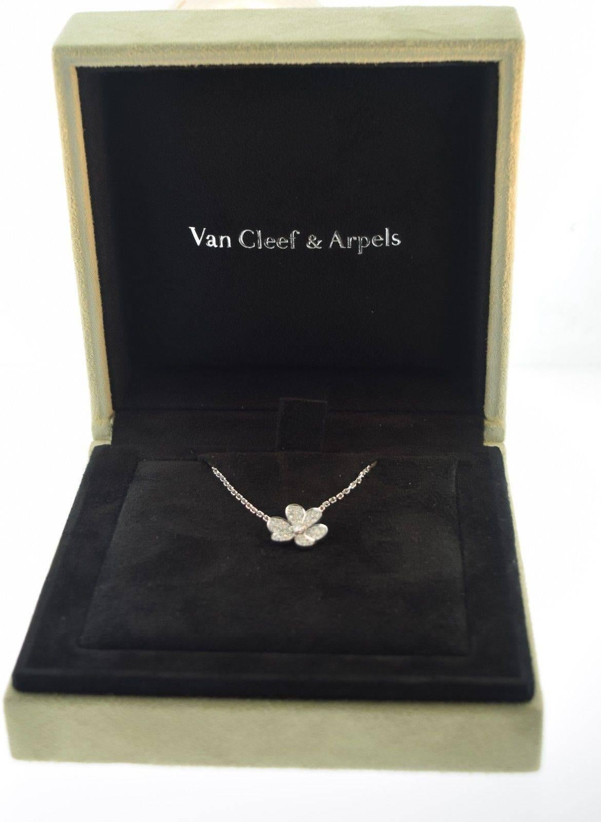 Van Cleef & Arpels Small Frivole Diamond Gold Pendant In Excellent Condition For Sale In Miami, FL