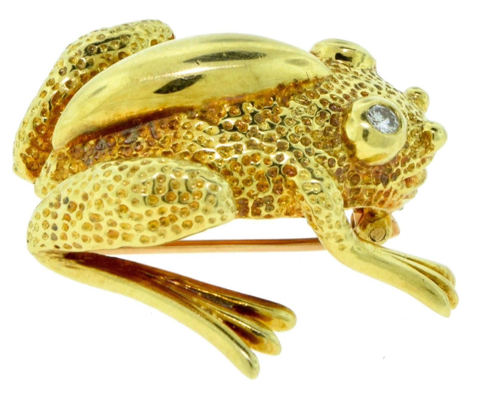 Tiffany & Co. Yellow Gold Frog Pin with Diamond Eyes In Excellent Condition For Sale In Miami, FL