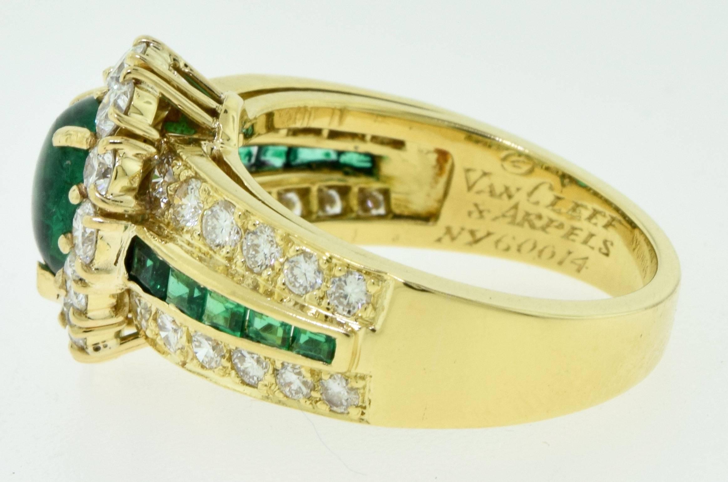 Van Cleef & Arpels Vintage Emerald and Diamond Ring In Excellent Condition For Sale In Miami, FL
