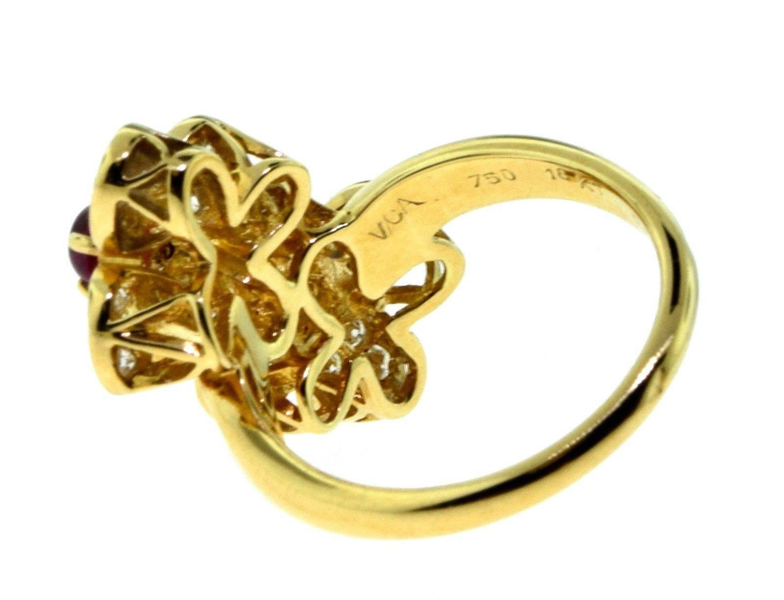 Women's or Men's Van Cleef & Arpels Trefle Diamond Flower Ring with Ruby and Sapphire For Sale
