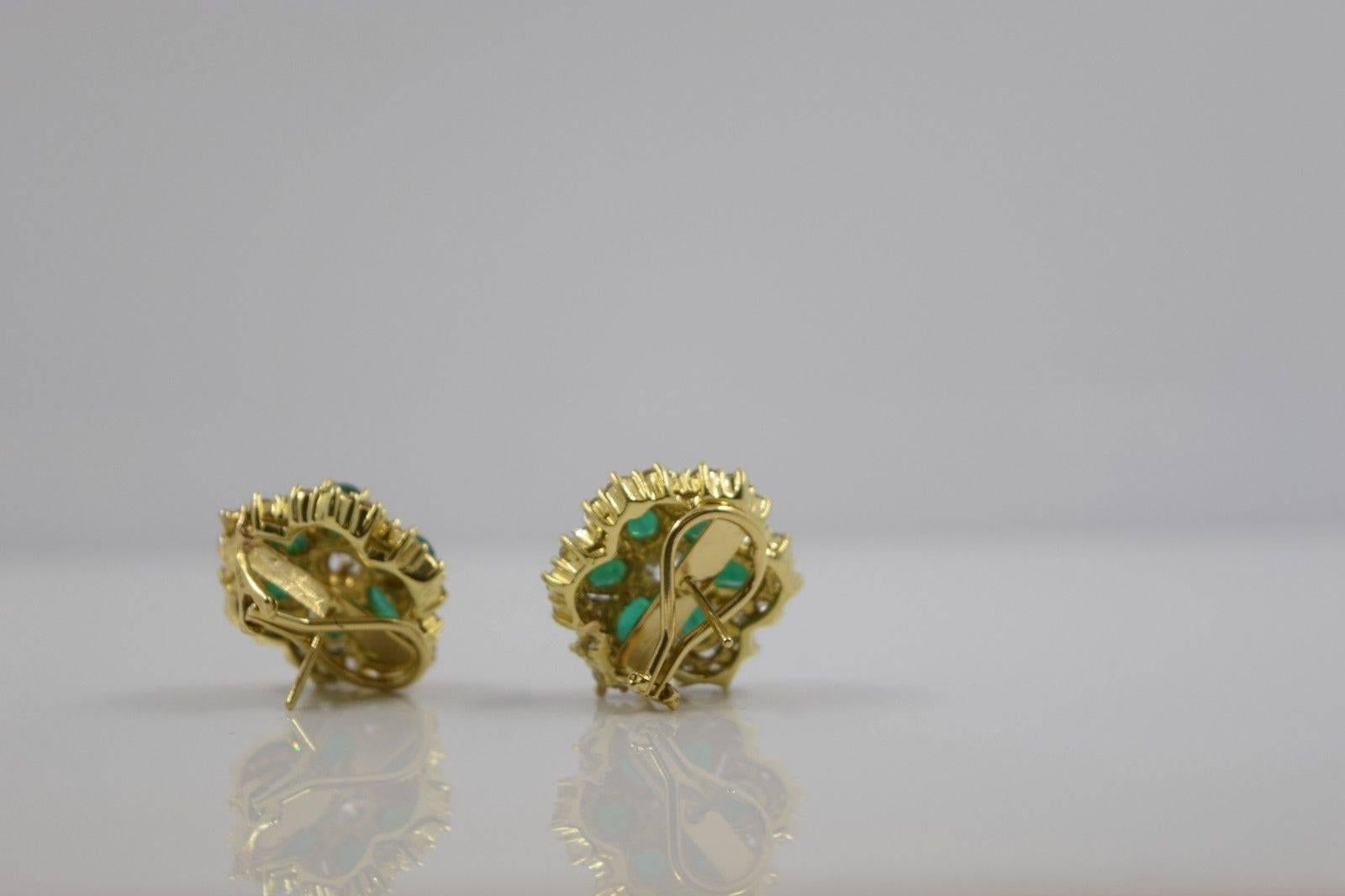 Emerald and Diamond Yellow Gold Flower Earrings, 17 Carat In Excellent Condition For Sale In Miami, FL