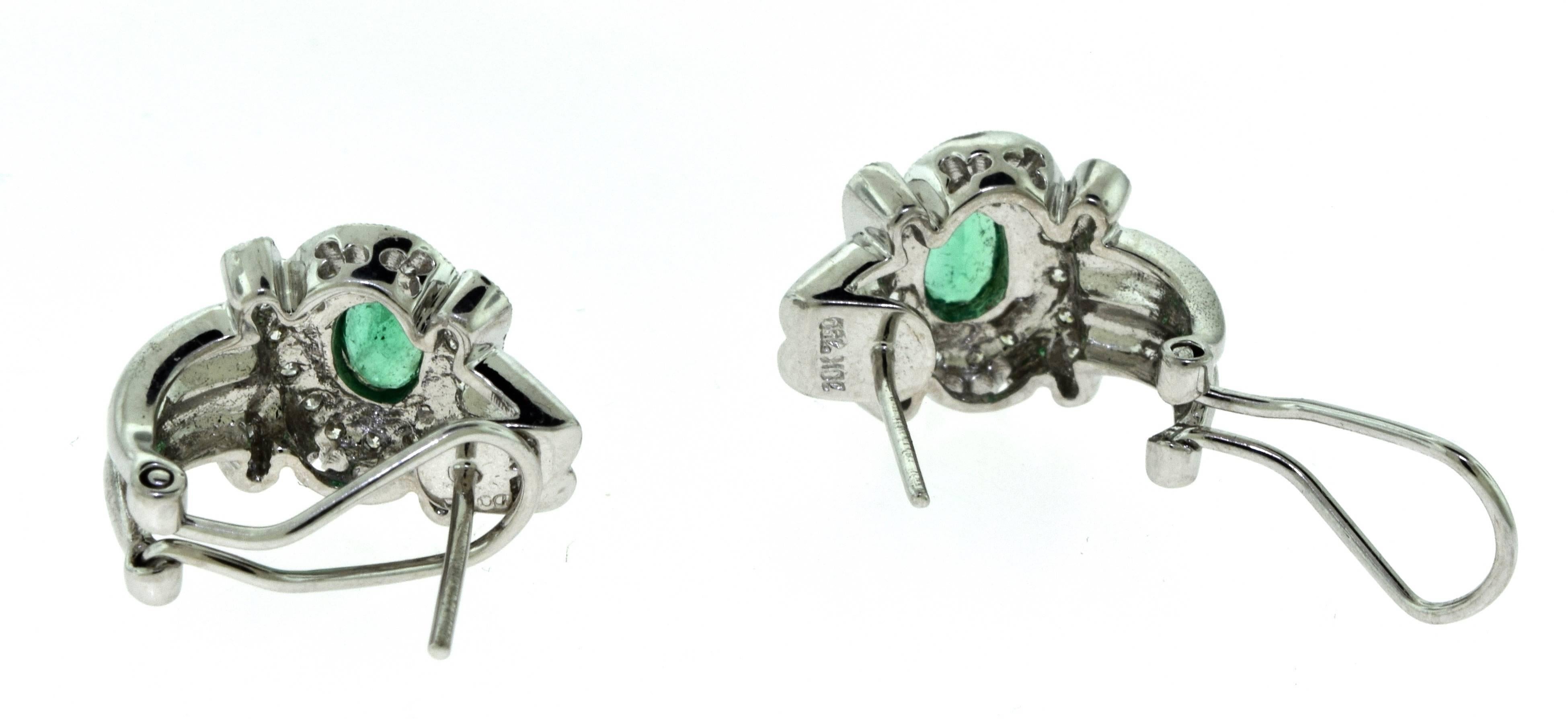 Emerald and Diamond Swirl 18 Karat White Gold Earrings In Excellent Condition For Sale In Miami, FL
