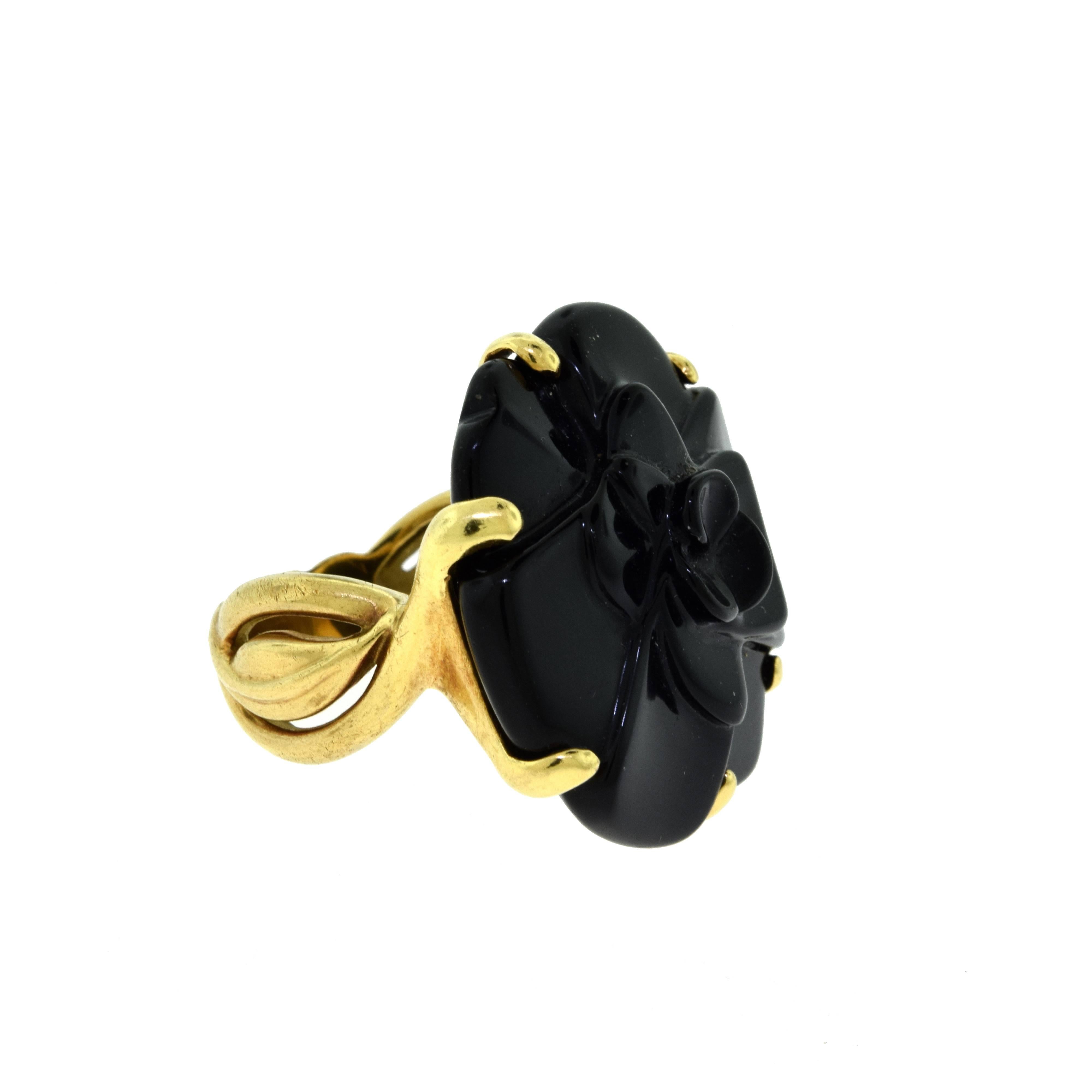 Chanel Camellia Camelia Carved Black Onyx Flower Ring in 18 Karat Yellow Gold In Excellent Condition For Sale In Miami, FL