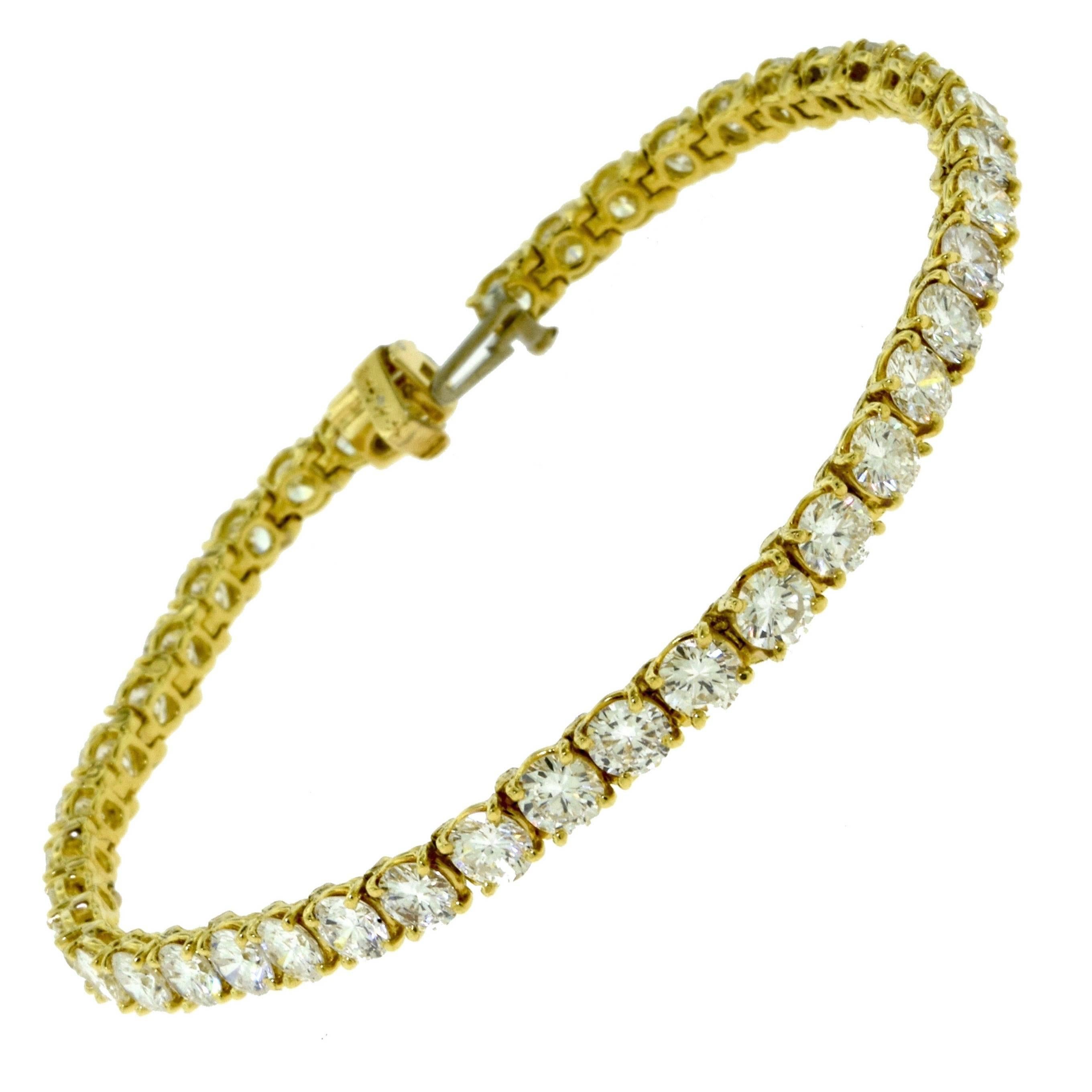 Van Cleef & Arpels 9 Carat Diamond 18 Karat Yellow Gold Tennis Bracelet For Sale