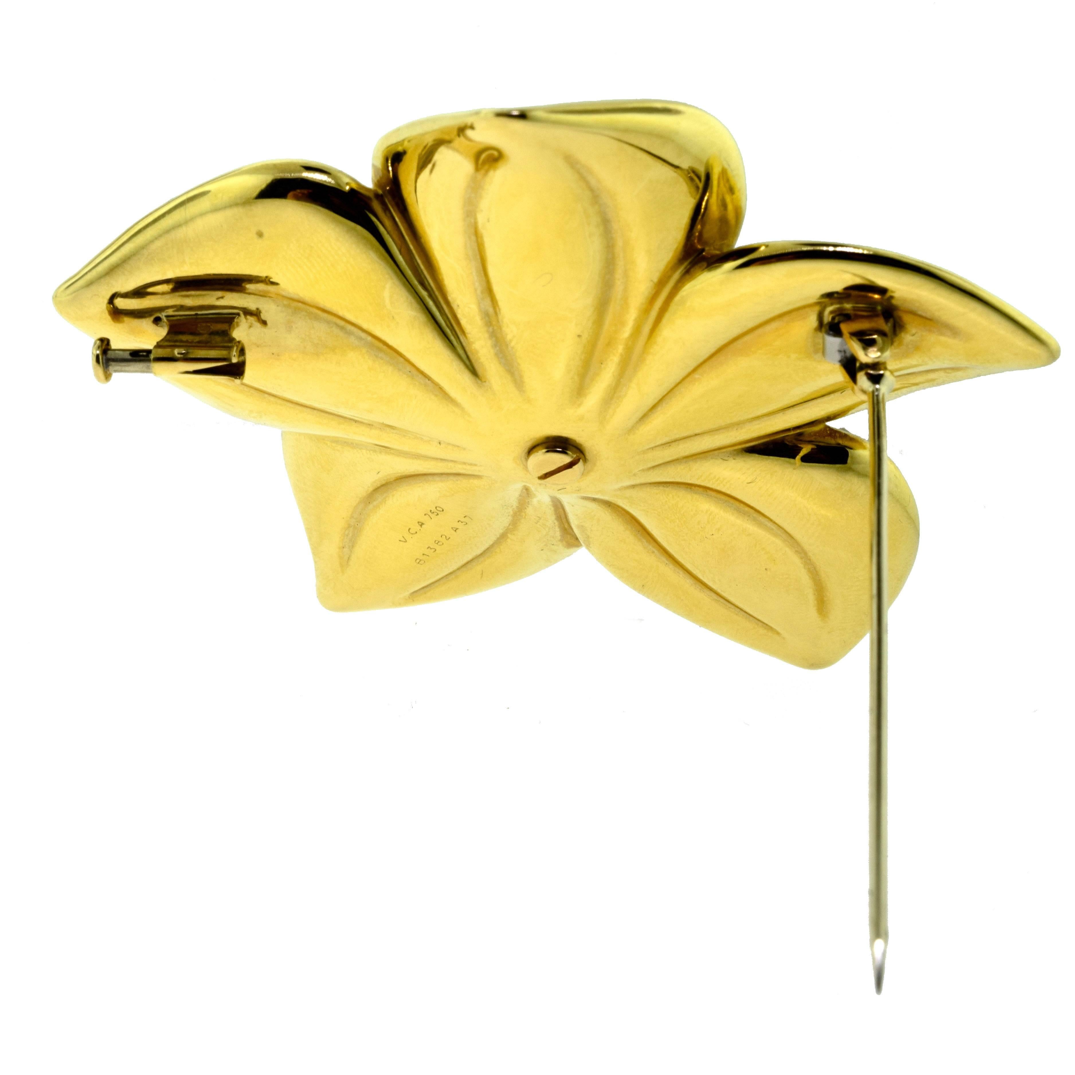 Van Cleef & Arpels Large Yellow Gold Magnolia Brooch with Diamonds In Excellent Condition For Sale In Miami, FL
