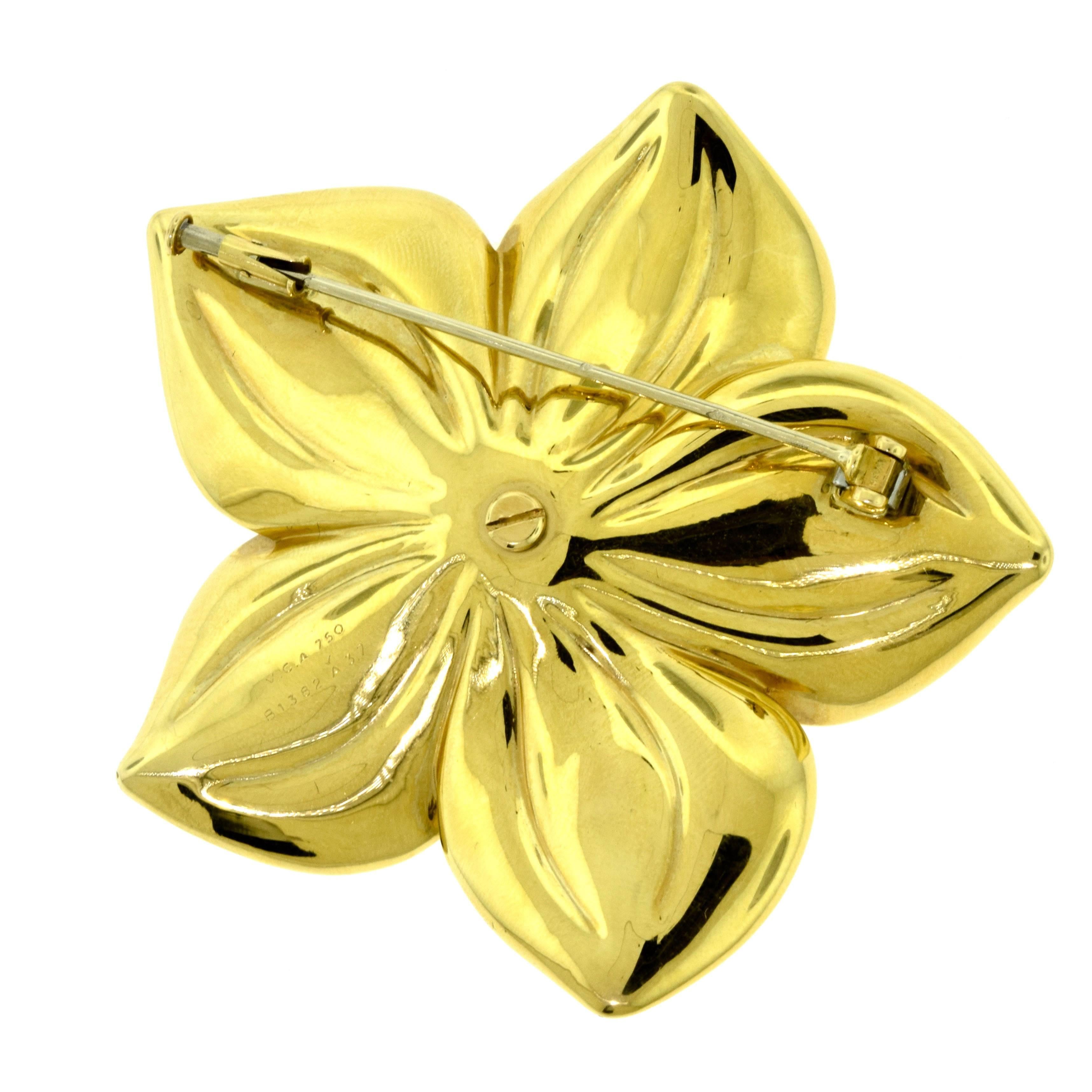 Women's or Men's Van Cleef & Arpels Large Yellow Gold Magnolia Brooch with Diamonds For Sale