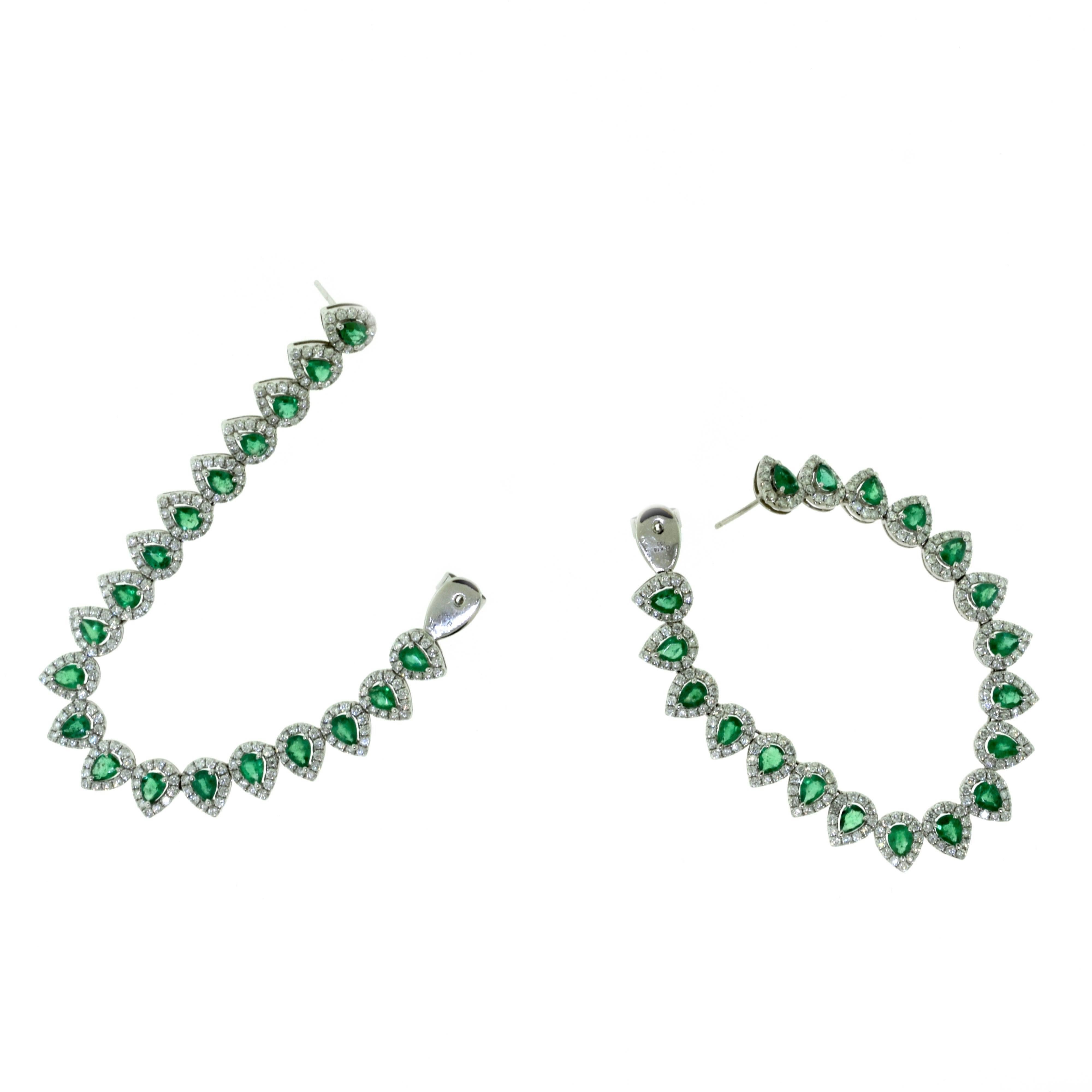 Colombian Emerald and Diamond Flexible Spray Hoop Long Earrings, 4.22 Carat In Excellent Condition For Sale In Miami, FL