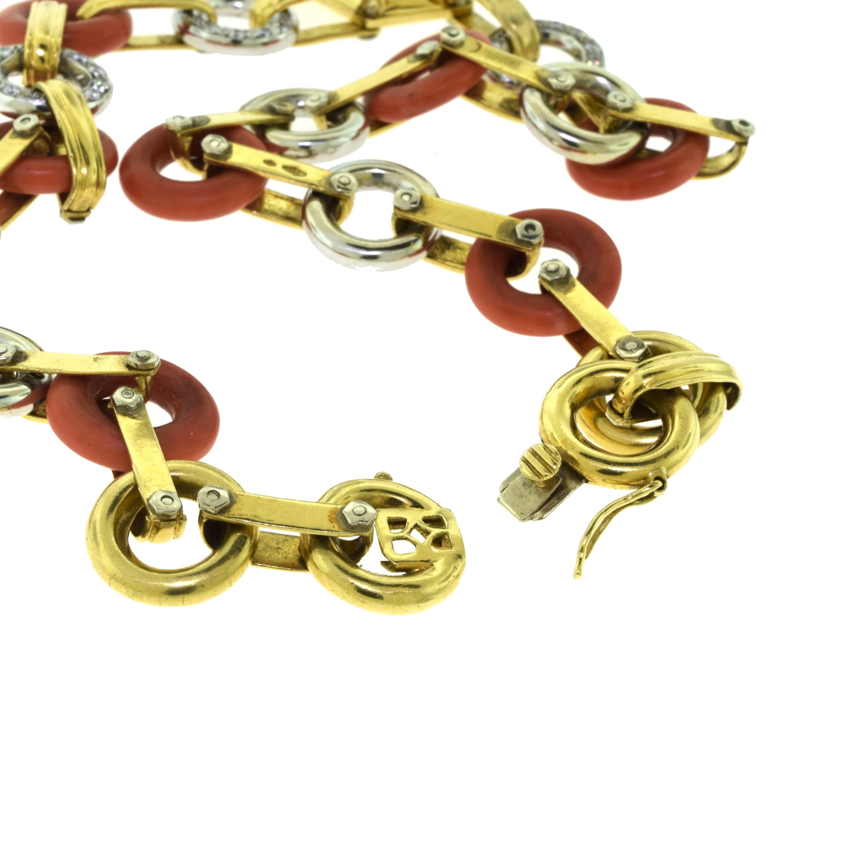 Vintage Natural Red Coral and Diamond Yellow Gold Necklace In Excellent Condition For Sale In Miami, FL