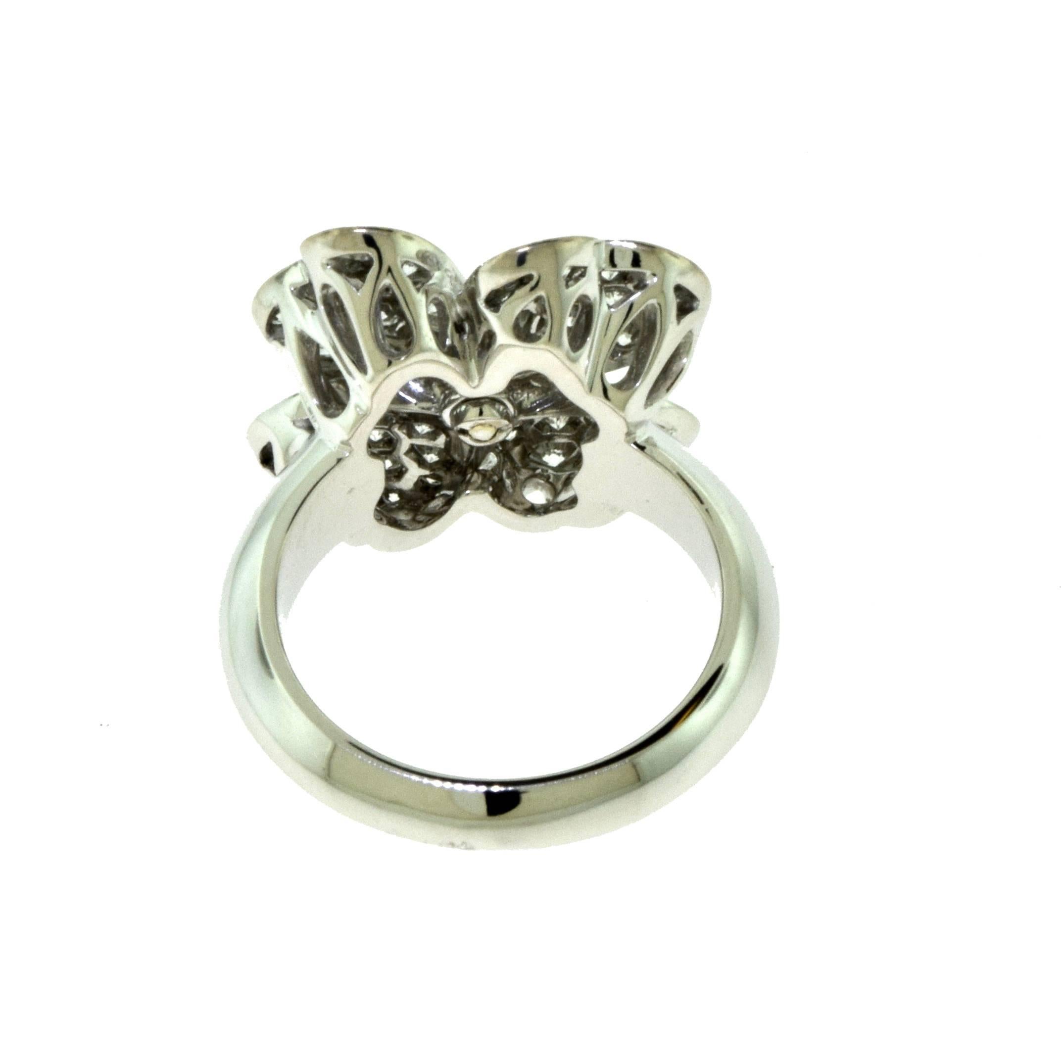 Women's or Men's Van Cleef & Arpels Cosmos Diamond Center White Gold Diamond Ring, Medium Model For Sale
