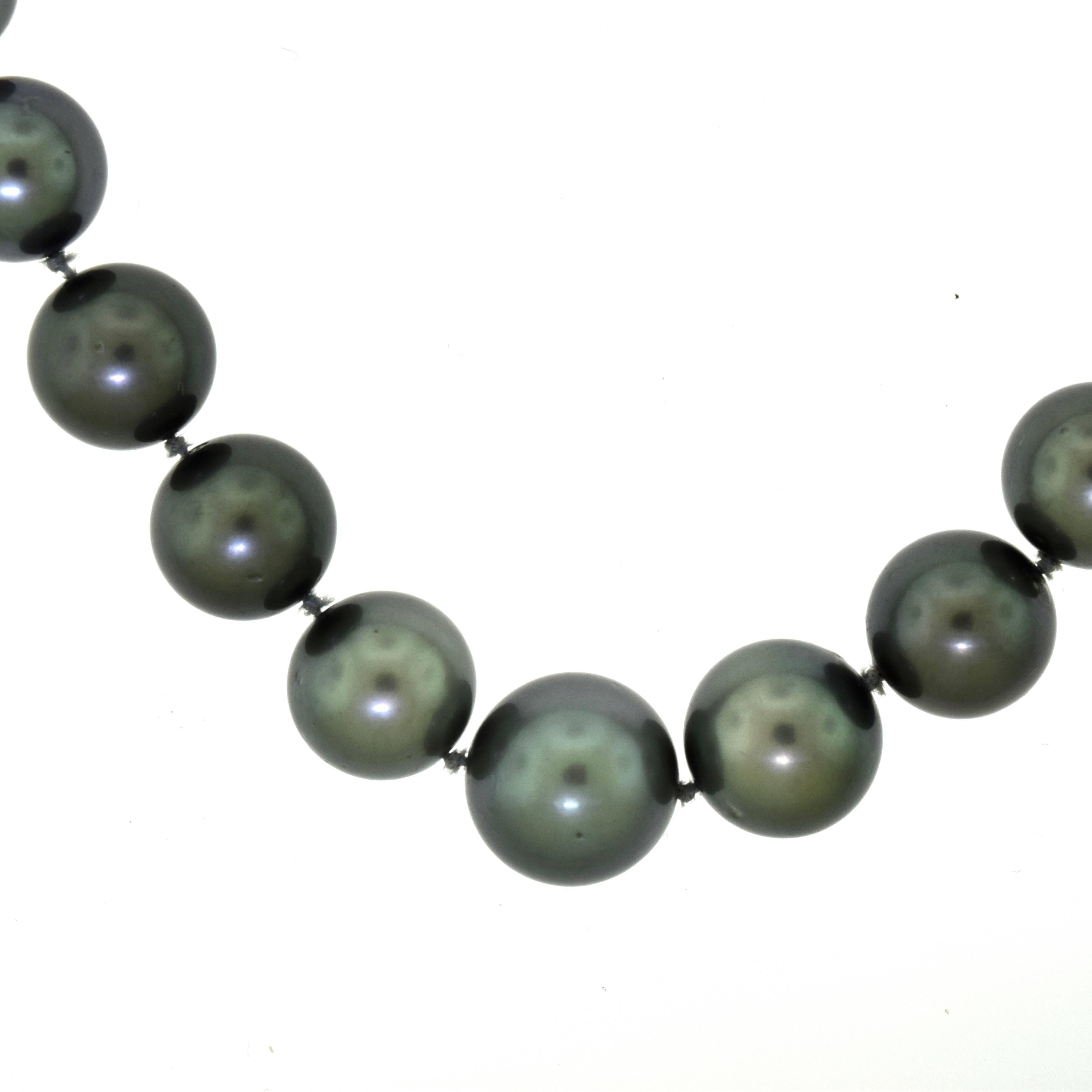 Van Cleef & Arpels Tahitian Pearl and Diamond Necklace in 18 Karat White Gold In Excellent Condition For Sale In Miami, FL