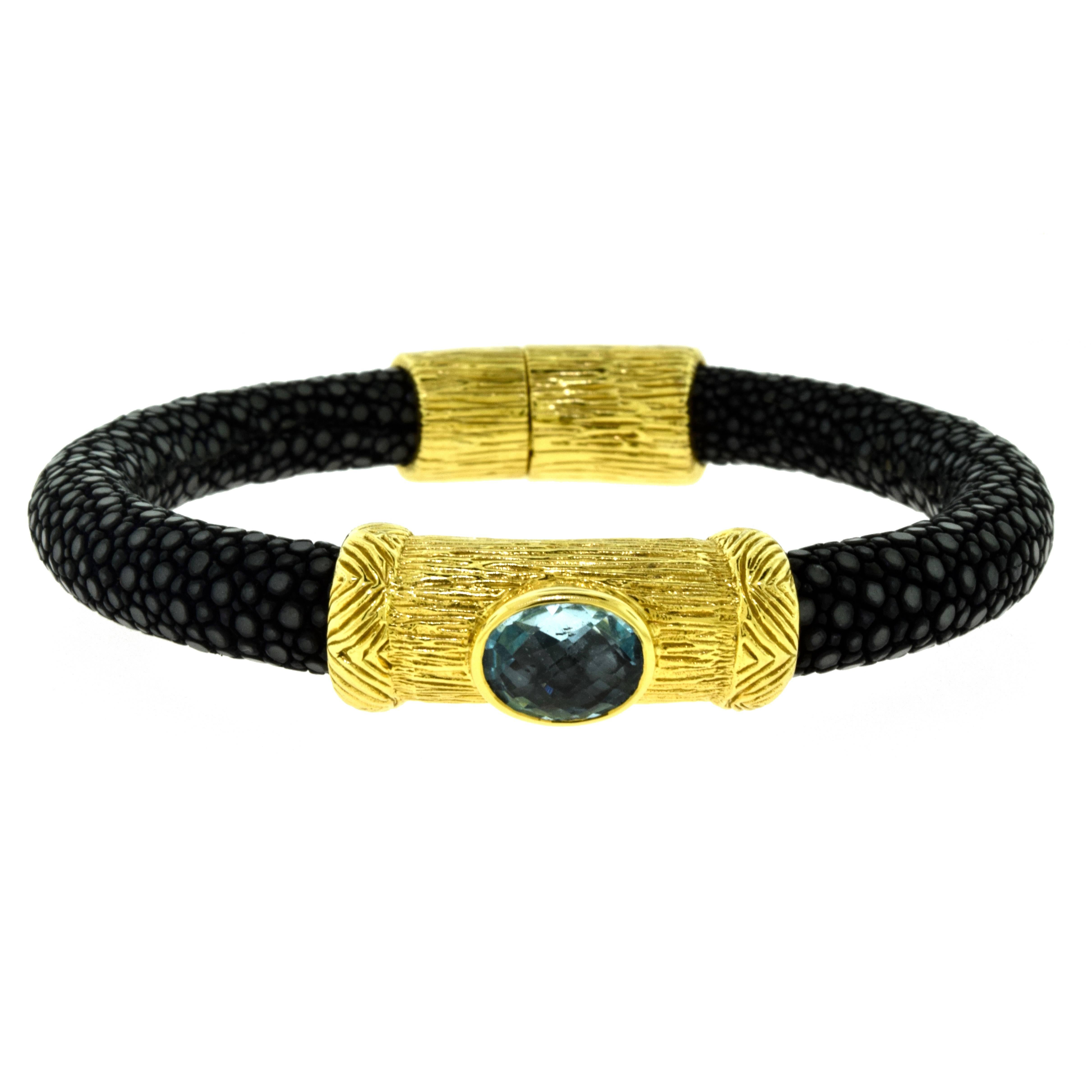 NINI 18 Karat Yellow Gold Black Snake Skin Bracelet with Topaz Oval Stone For Sale