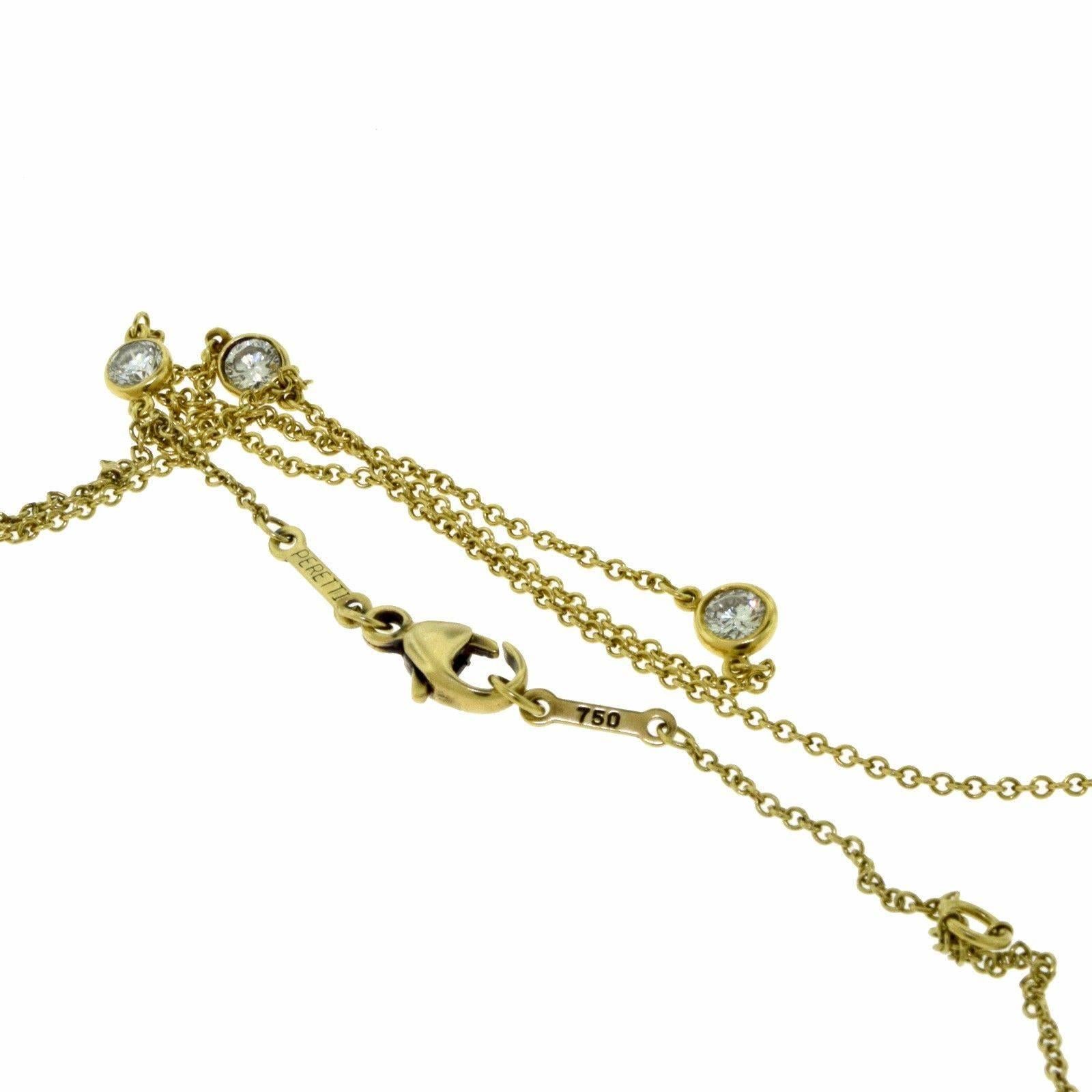 Tiffany round diamonds catch the light and make it dance. Necklace in 18k gold with three round brilliant diamonds. 16