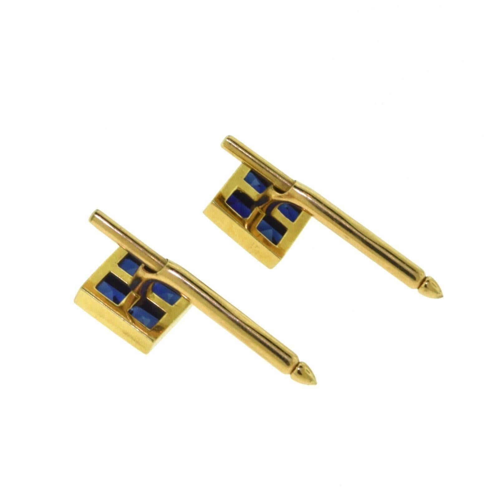 Beautiful sapphires set in 18K yellow gold bar cufflinks and 2 stud set by Van Cleef & Arpels, circa 1970s. They feature gorgeous sapphires and the bars can be removed to fit other bars of different materials if available. Expertly made with great