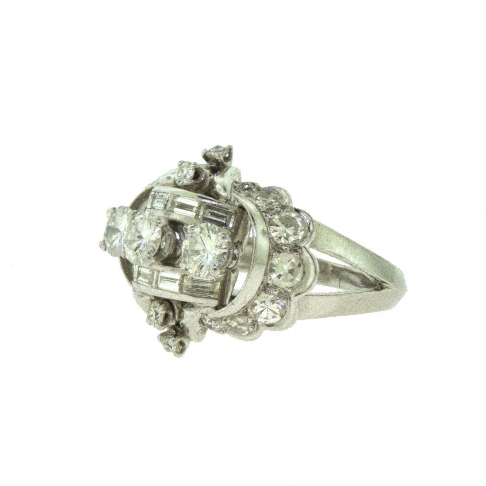 Antique Round and Baguette Diamond Cluster White Gold 18k Ring In Good Condition For Sale In Miami, FL
