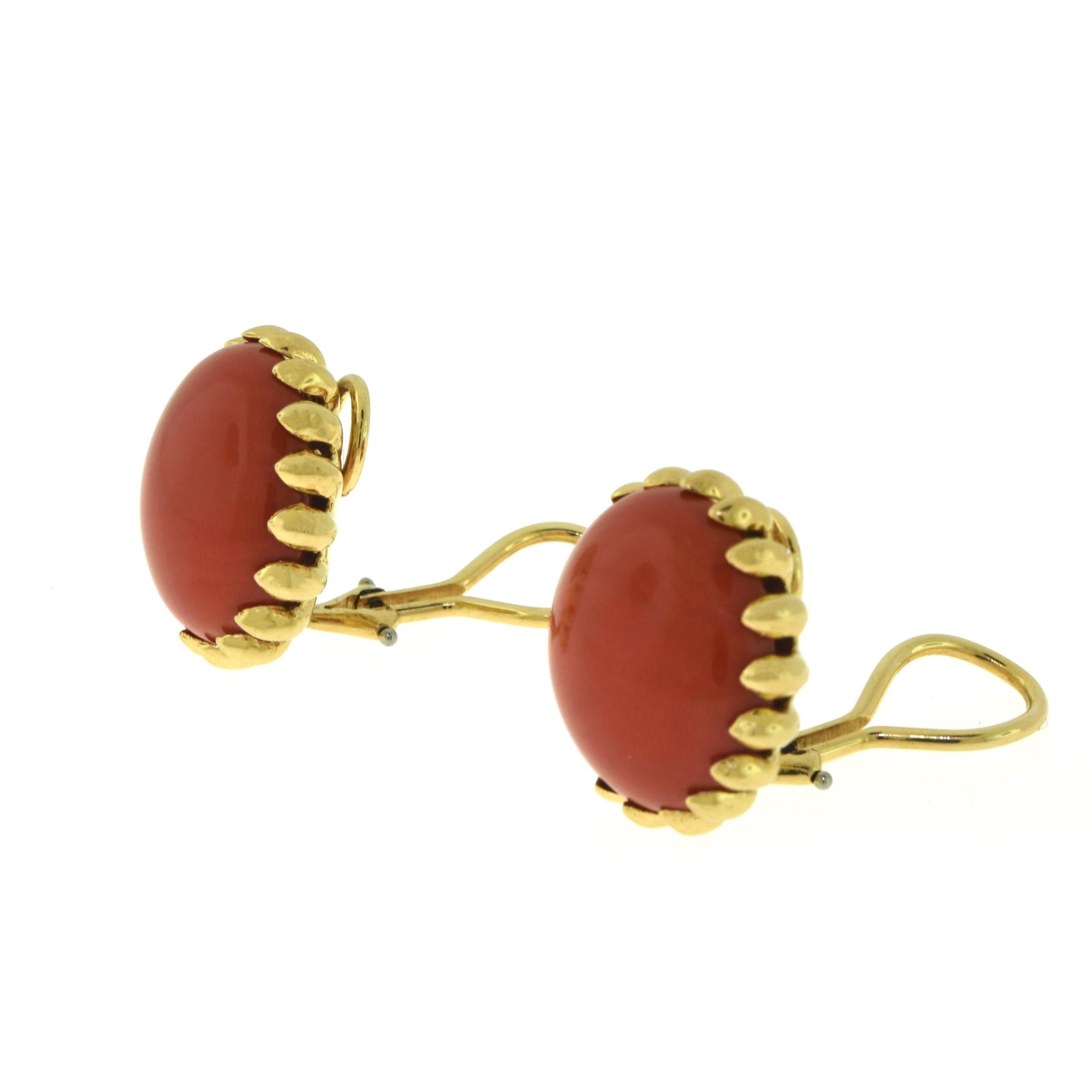 Cartier Natural Red Coral Clip On Earrings in 18 Karat Yellow Gold In Good Condition For Sale In Miami, FL