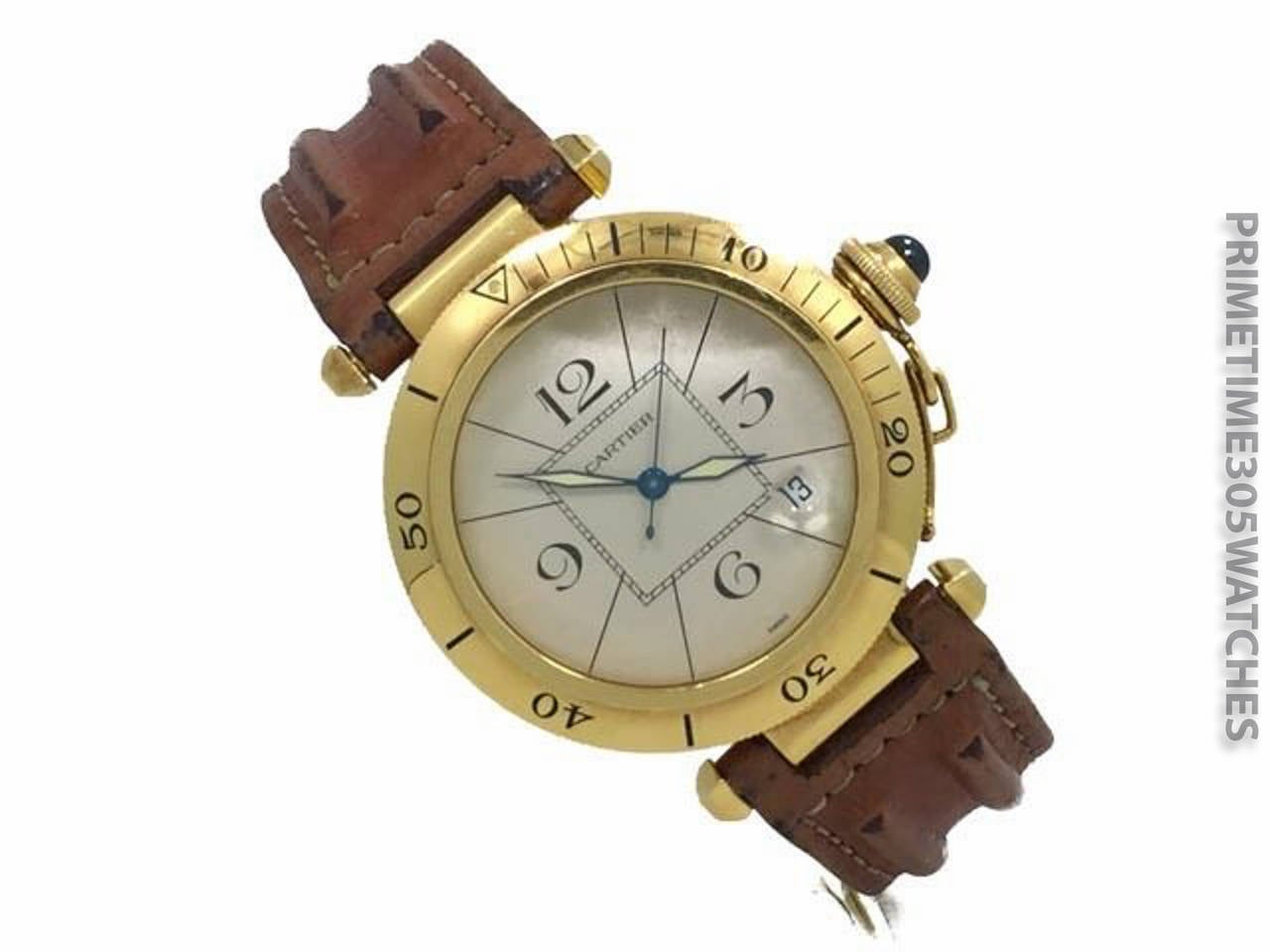 Mens 38mm Cartier Pasha in 18k Yellow Gold In Excellent Condition In Miami, FL