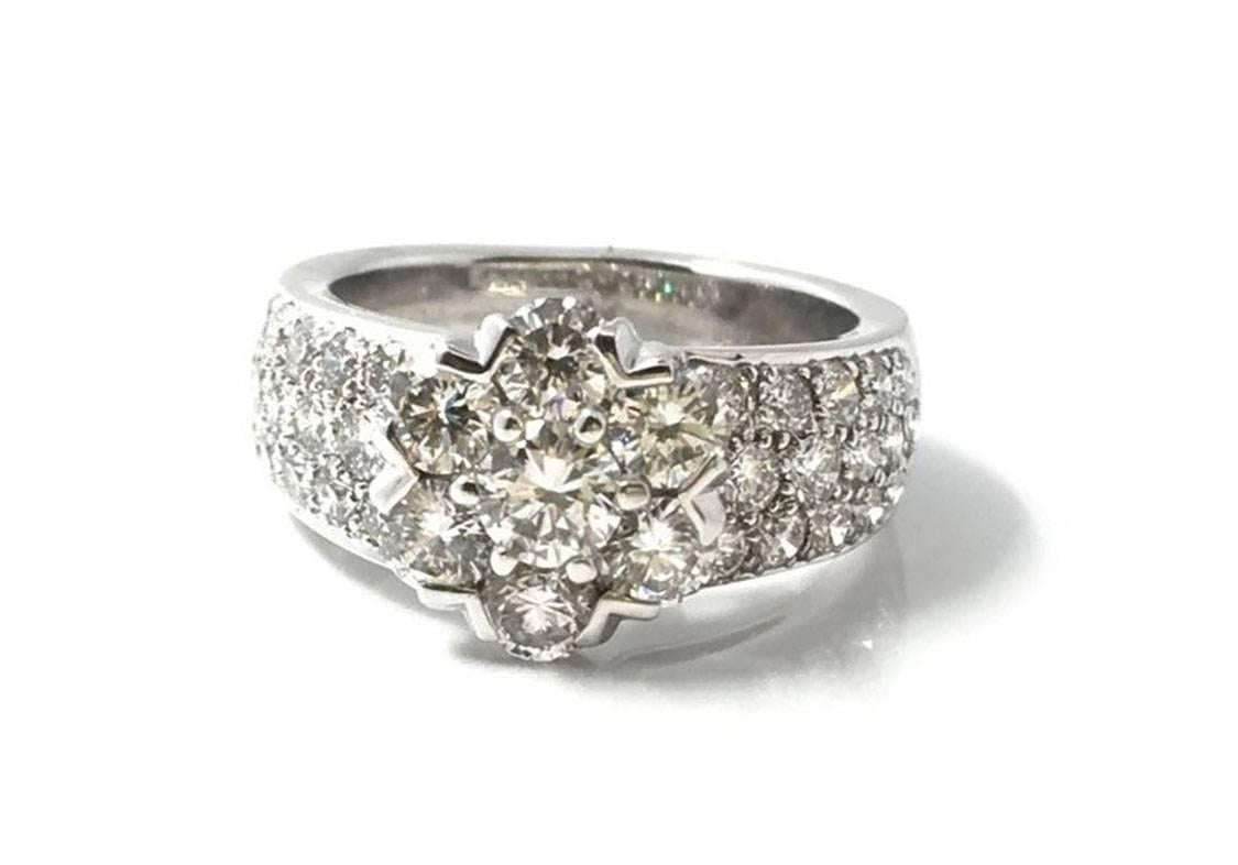 Van Cleef & Arpels Large Diamond Fleurette Floral Ring For Sale 2
