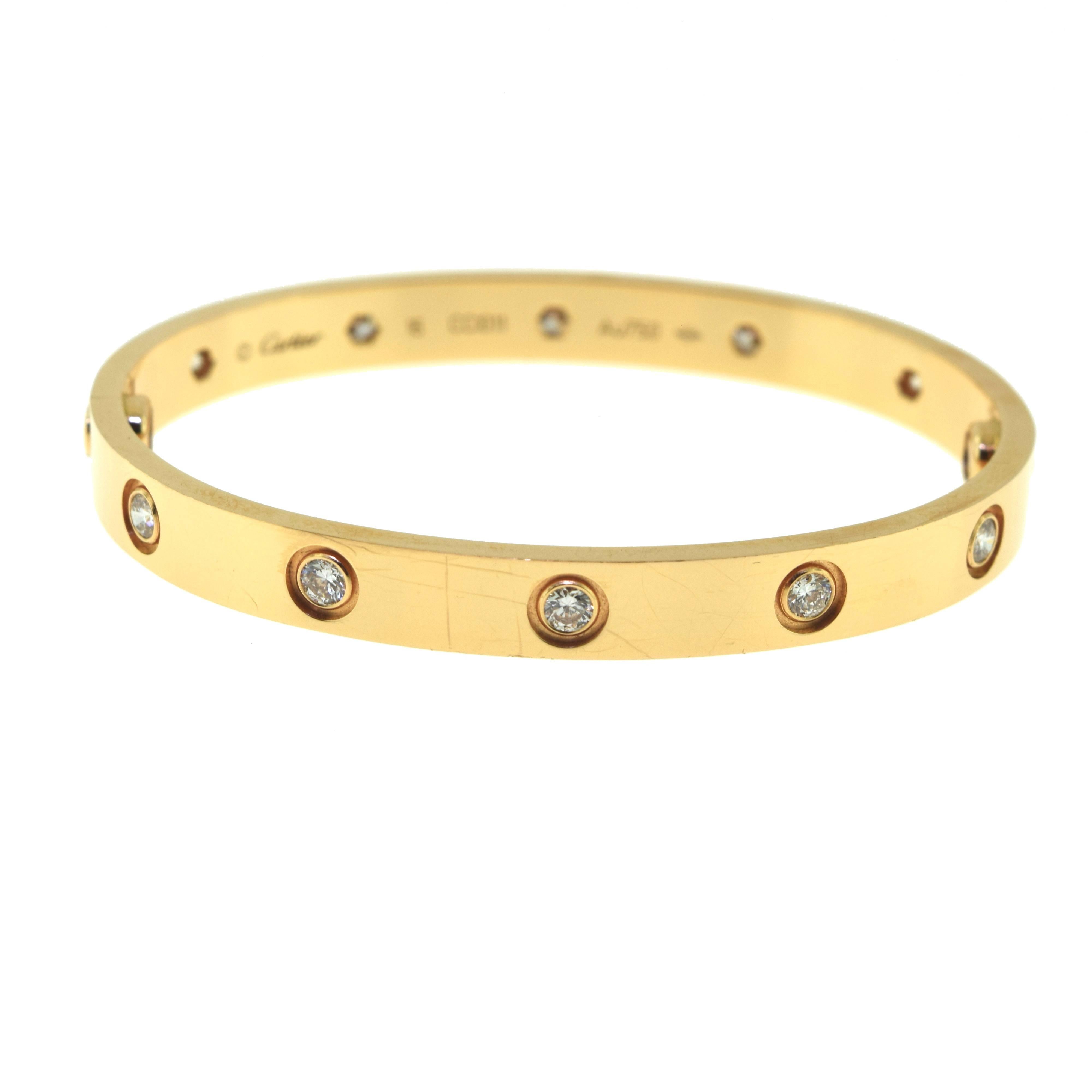 ​​​​​​​A child of 1970s New York, the LOVE collection remains today an iconic symbol of love that transgresses convention. The screw motifs, ideal oval shape and undeniable elegance establish the piece as a timeless tribute to passionate romance.