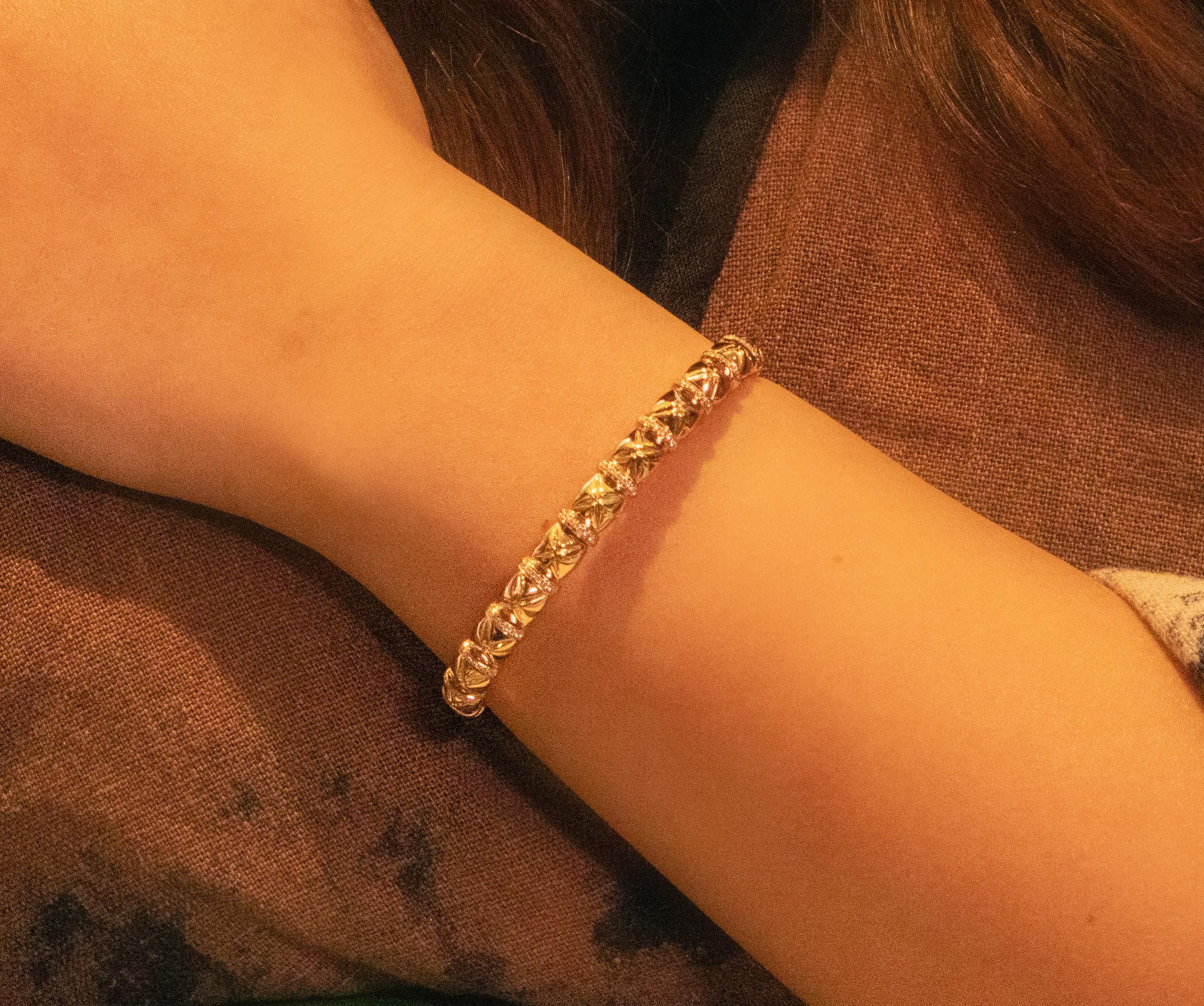 Modern 18K Rose Gold Classic Diamond Bangle with Natural Diamonds  IdunnCollections For Sale