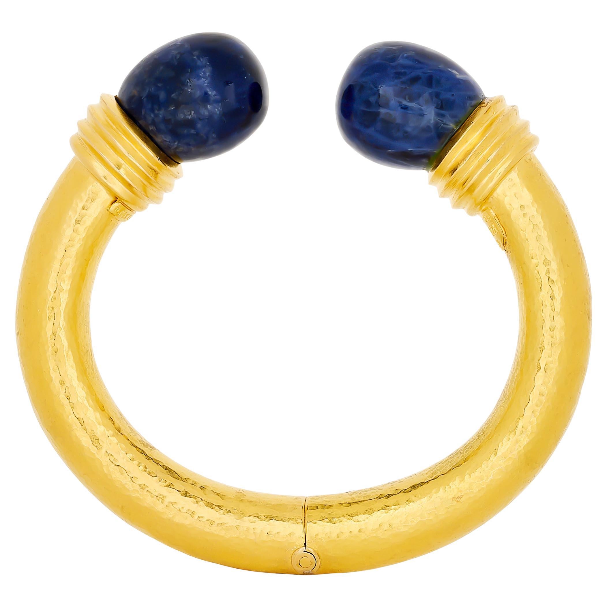 Pulsera de brazalete con puño abierto de bola de sodalita en oro amarillo de 18 quilates Lalaounis en venta
