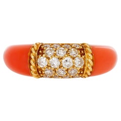 Bague Van Cleef & Arpels en or jaune 18 carats, avec corail des Philippines et diamants